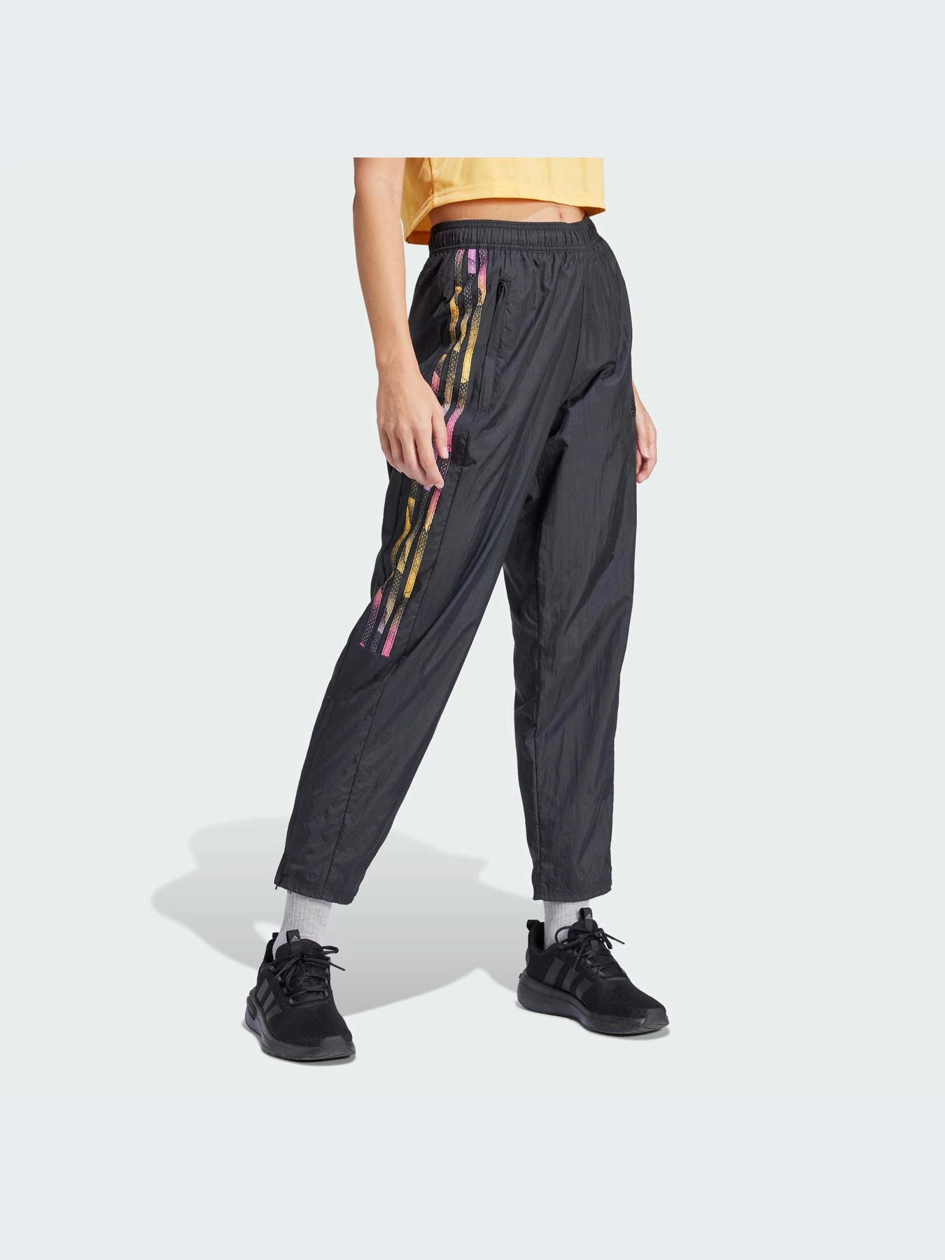 Брюки Adidas Tiro модель IQ4817-KZ Брюки Adidas Tiro модель IQ4817-KZ Фото
