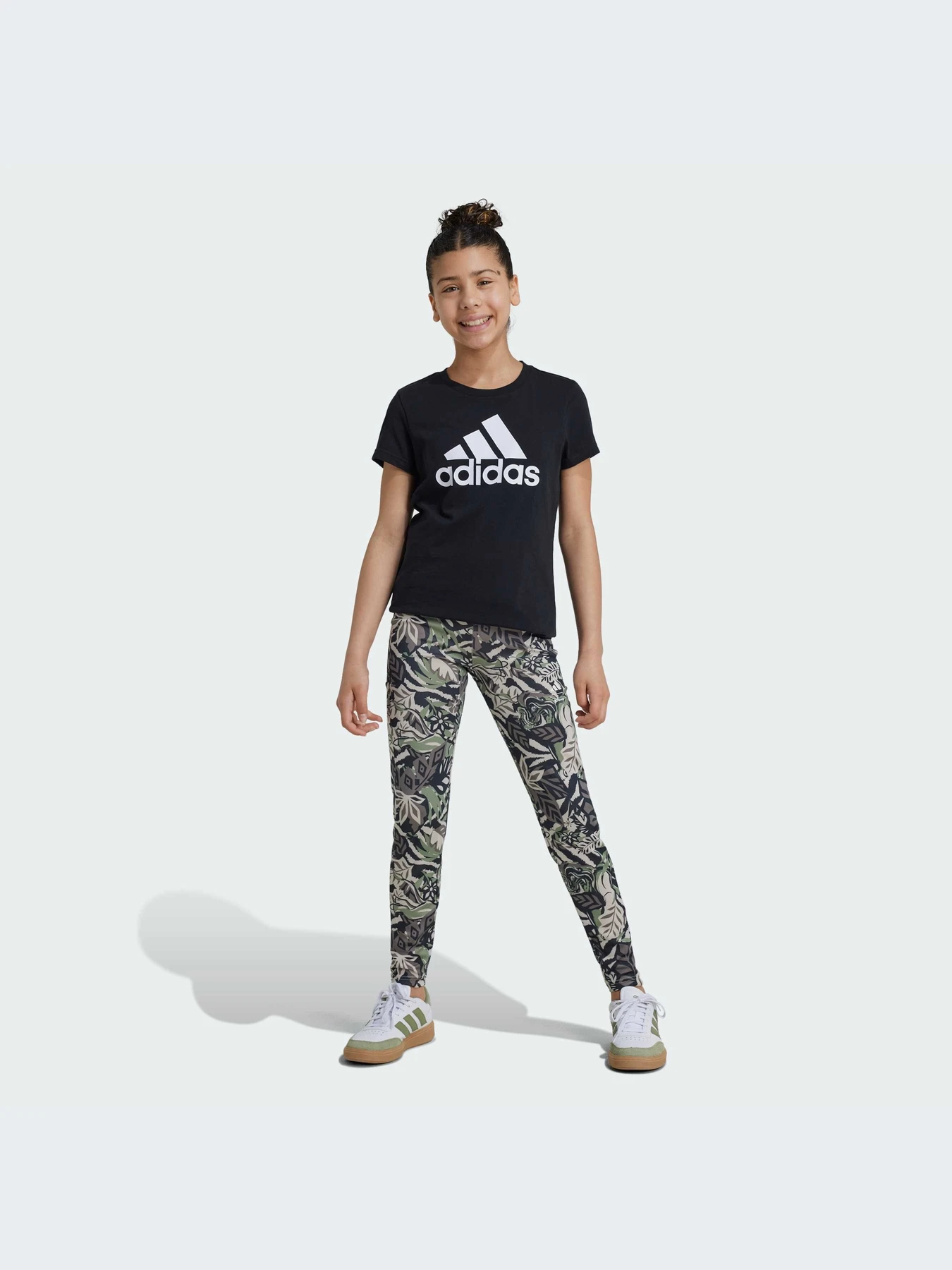 Брюки Adidas Disney модель IV7356-KZ Брюки Adidas Disney модель IV7356-KZ Фото