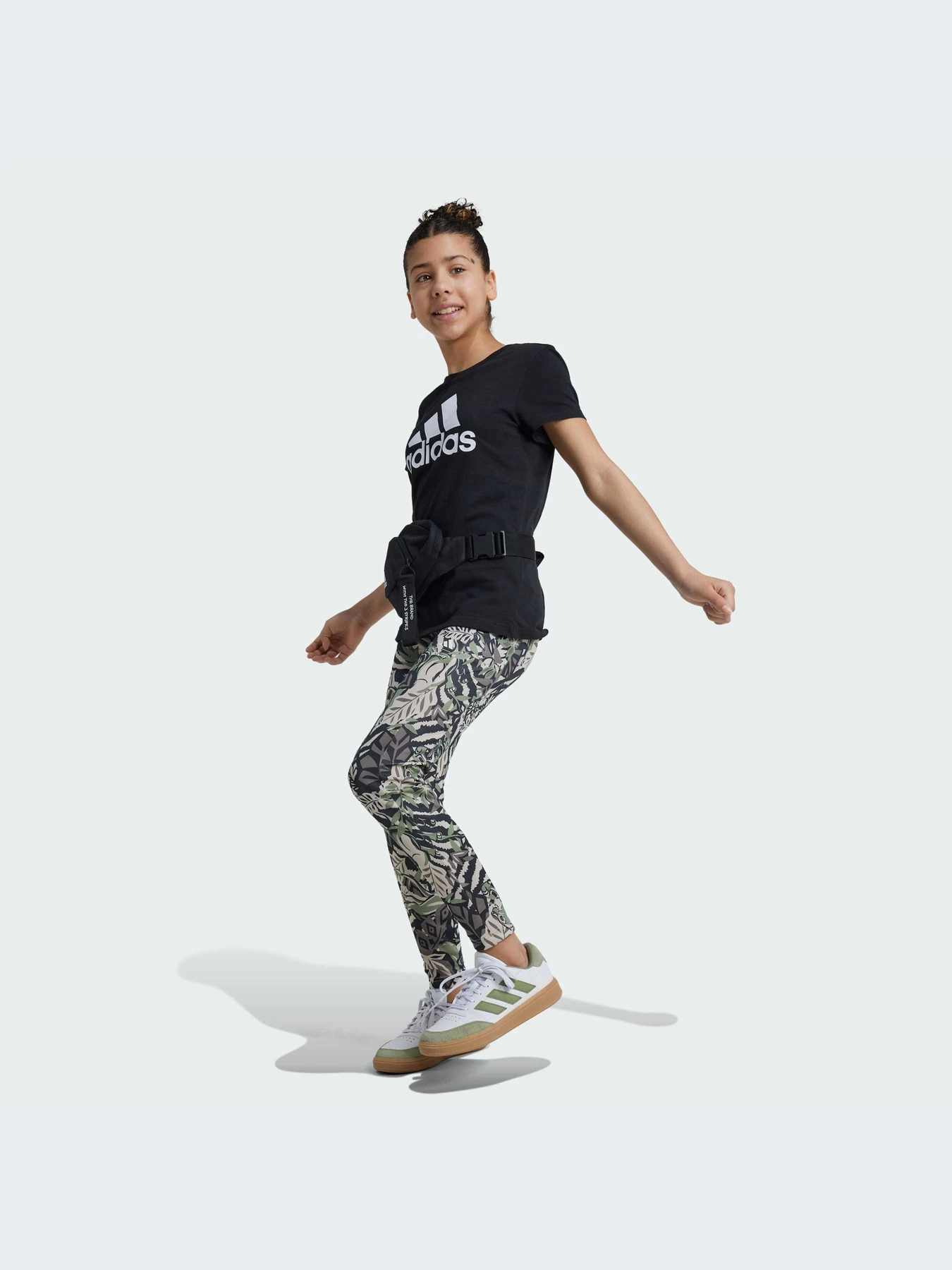 Брюки Adidas Disney модель IV7356-KZ Брюки Adidas Disney модель IV7356-KZ Фото
