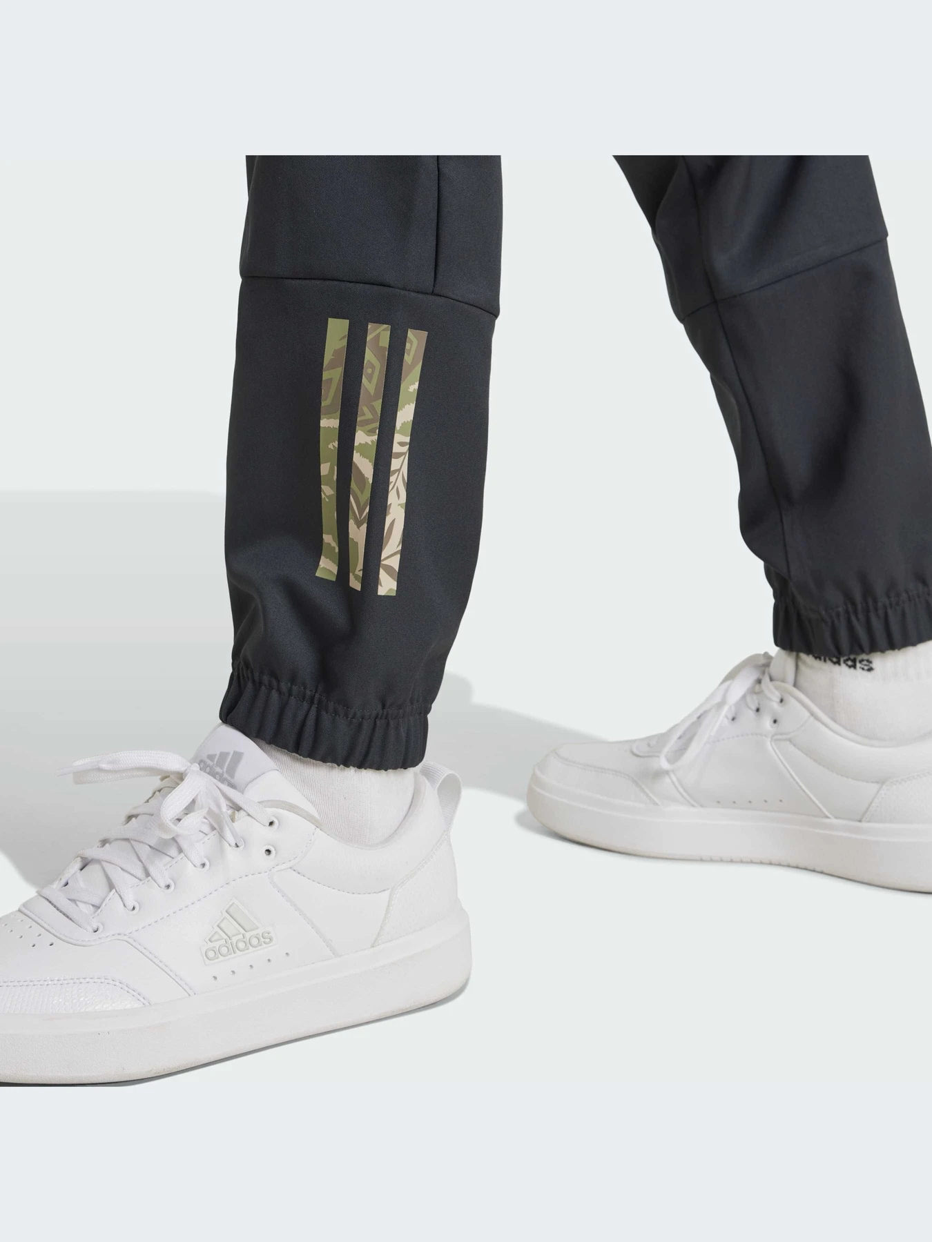 Брюки Adidas Disney модель IV7358-KZ Брюки Adidas Disney модель IV7358-KZ Фото