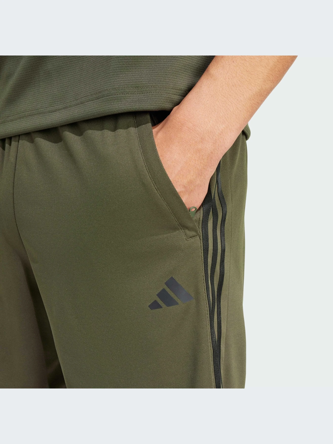Шорты Adidas модель IW3378-KZ Шорты Adidas модель IW3378-KZ Фото