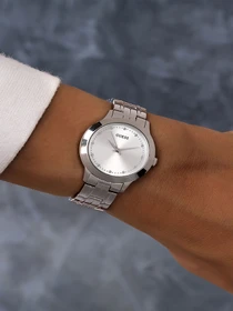 Часы GUESS модель W0989L1 Фото