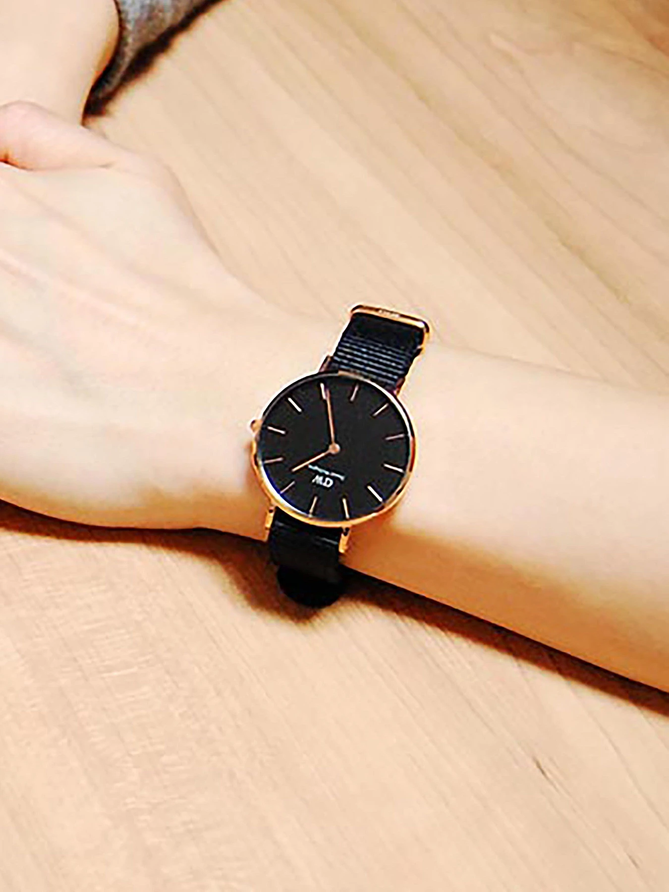 Часы Daniel Wellington модель DW00100215 Фото