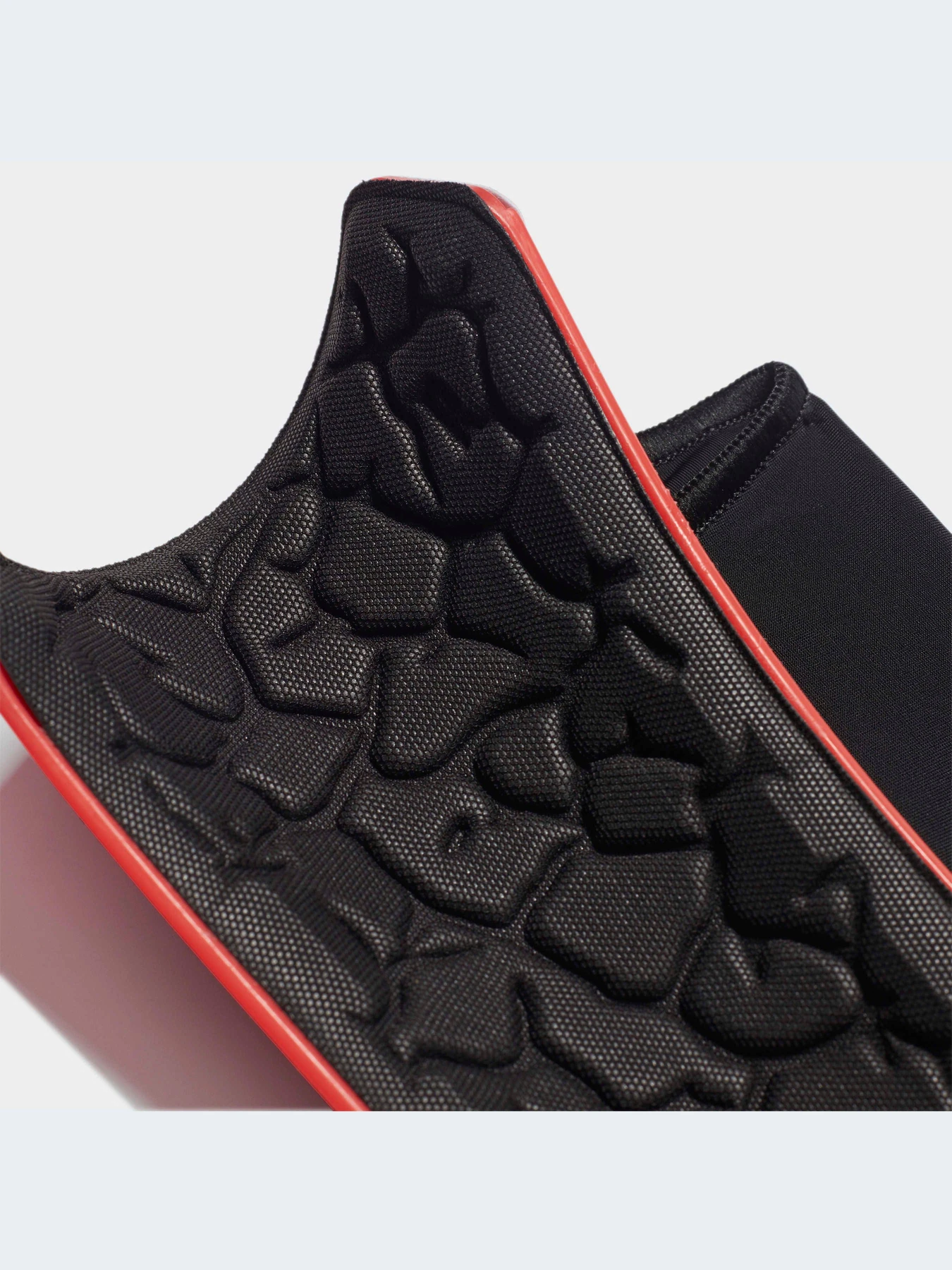 Щитки Adidas Predator модель GR1522-KZ Щитки Adidas Predator модель GR1522-KZ Фото