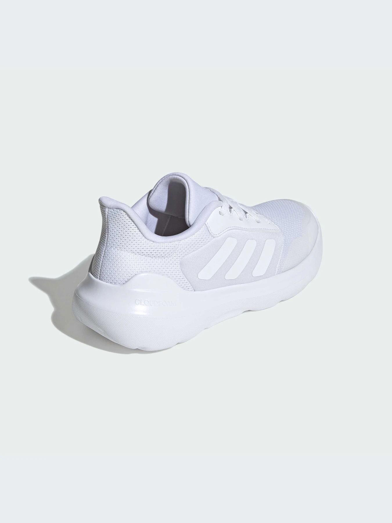 Кроссовки Adidas модель IE3543-KZ Кроссовки Adidas модель IE3543-KZ Фото