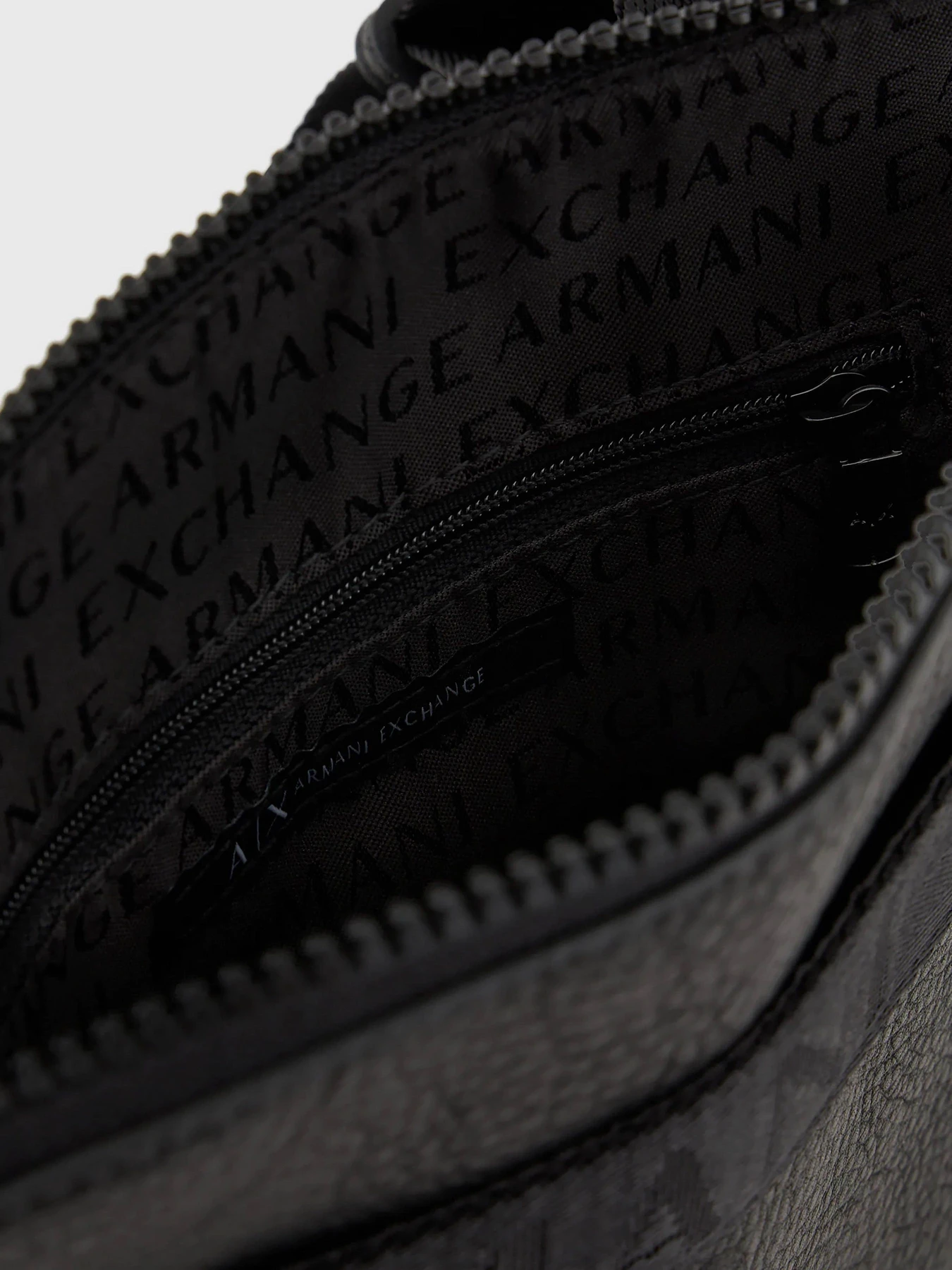 Сумки Armani Exchange модель 952636-4R839-00020 Фото