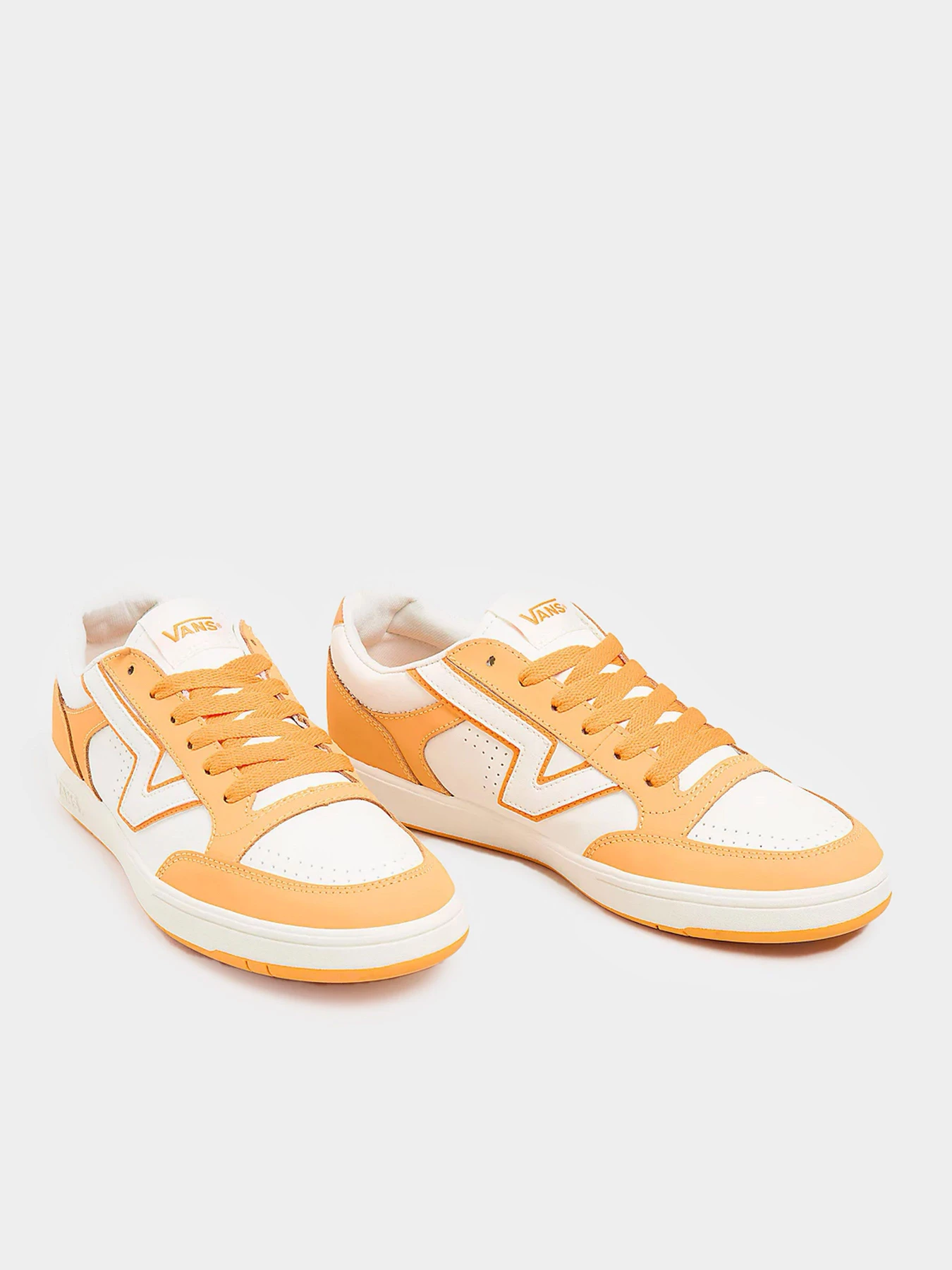 Кроссовки Vans модель VN000BWBORA1 Кроссовки Vans модель VN000BWBORA1 Фото