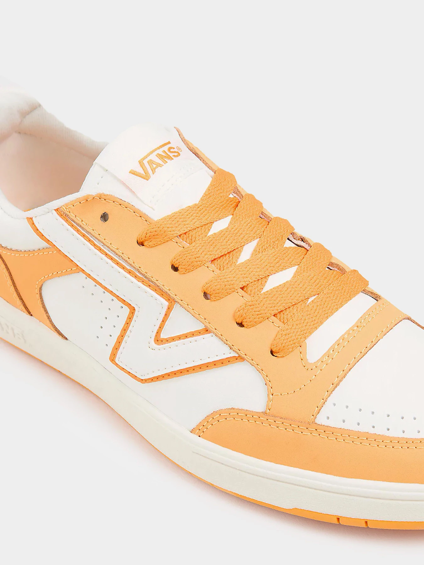 Кроссовки Vans модель VN000BWBORA1 Кроссовки Vans модель VN000BWBORA1 Фото