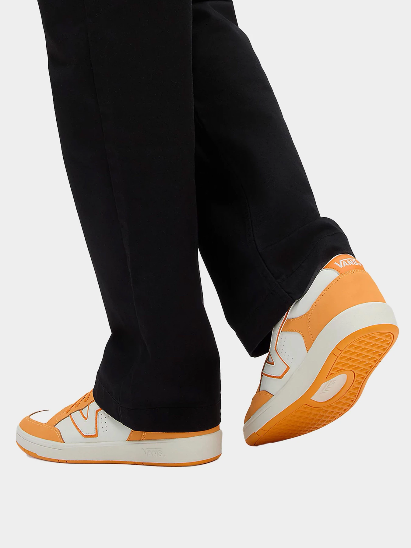 Кроссовки Vans модель VN000BWBORA1 Кроссовки Vans модель VN000BWBORA1 Фото