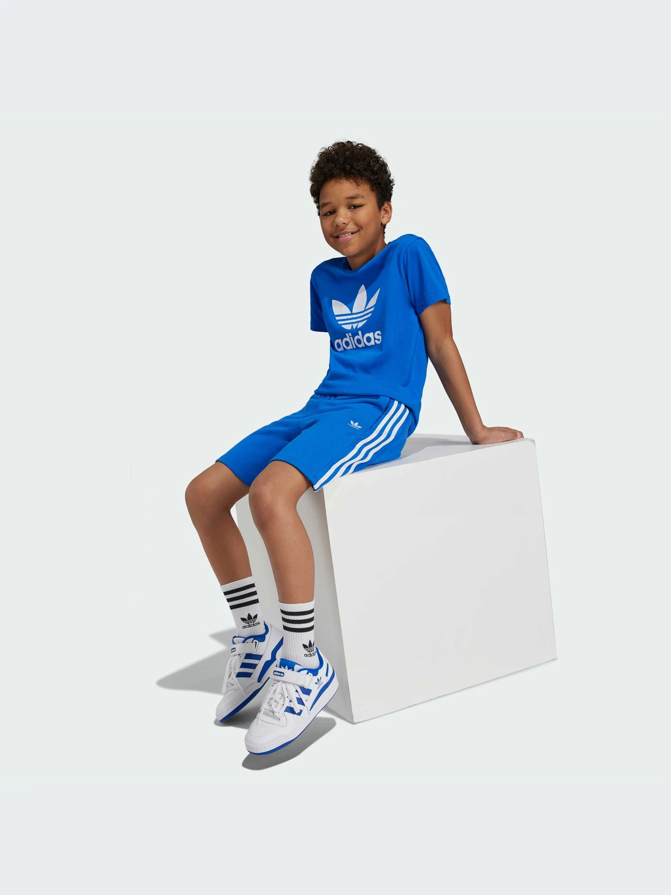 Футболки и поло Adidas Adicolor модель IY7425-KZ Футболки и поло Adidas Adicolor модель IY7425-KZ Фото