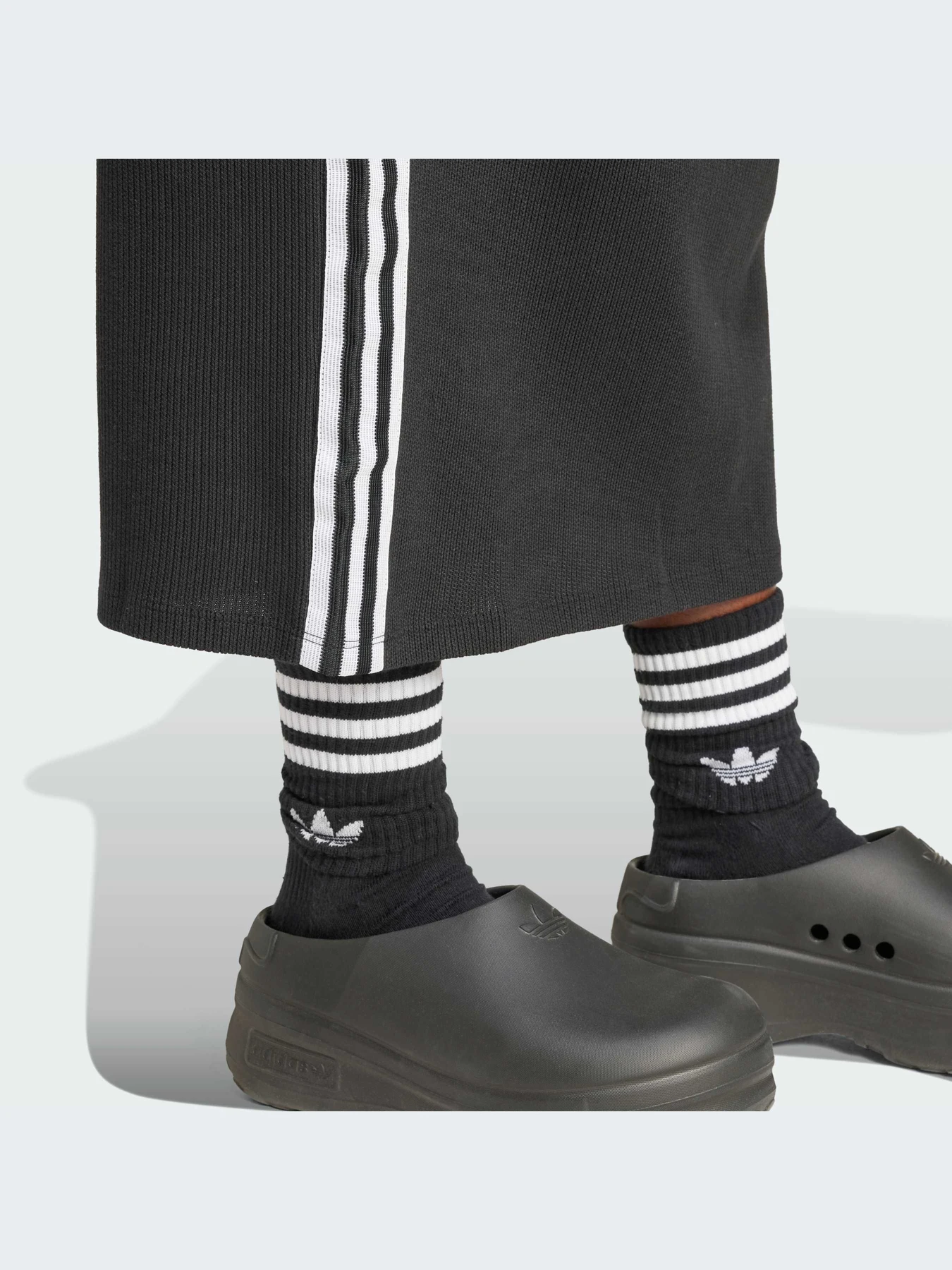 Юбки Adidas Adicolor модель IY7279-KZ Юбки Adidas Adicolor модель IY7279-KZ Фото