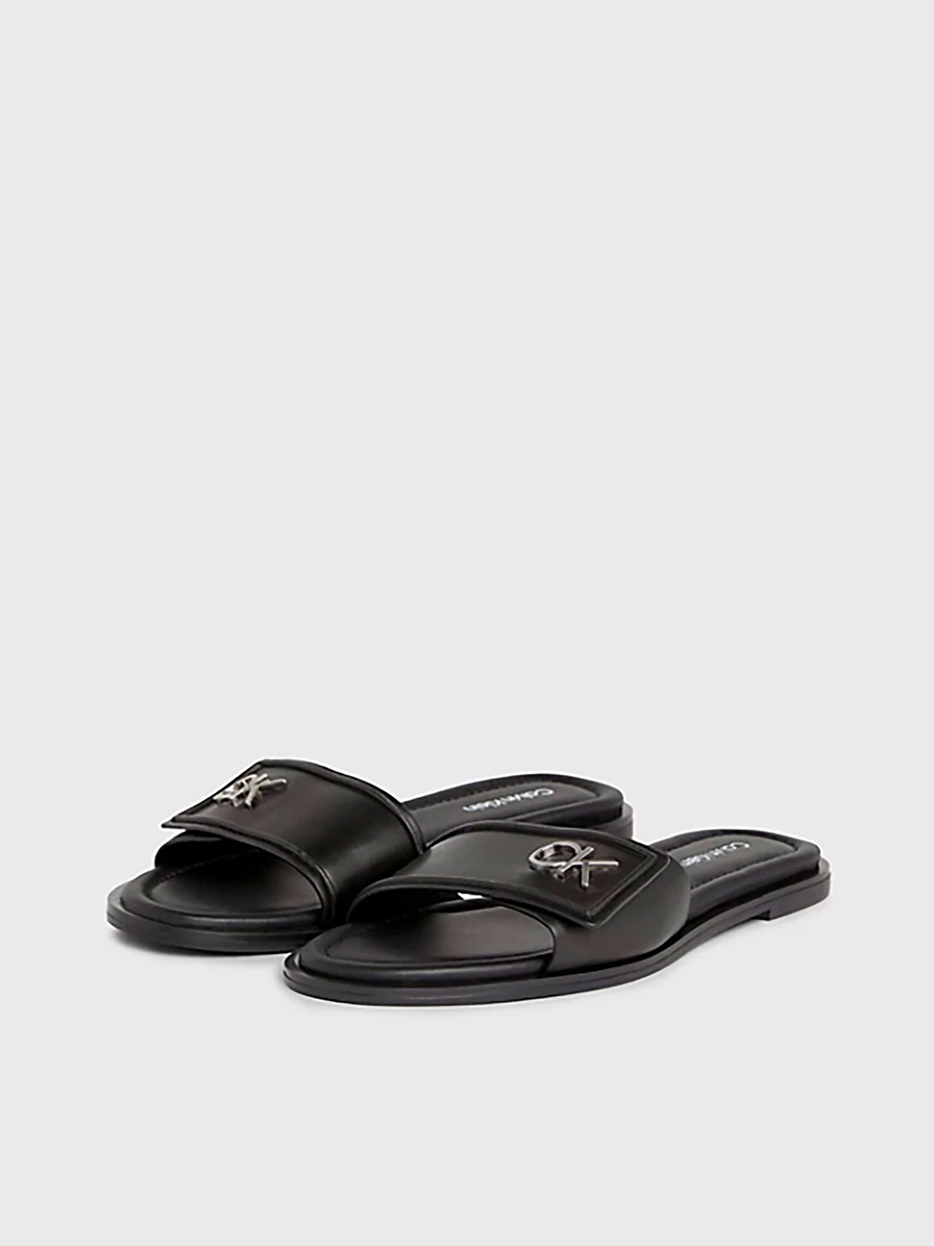 Шлёпанцы Calvin Klein модель HW0HW01939-BEH Шлёпанцы Calvin Klein модель HW0HW01939-BEH Фото