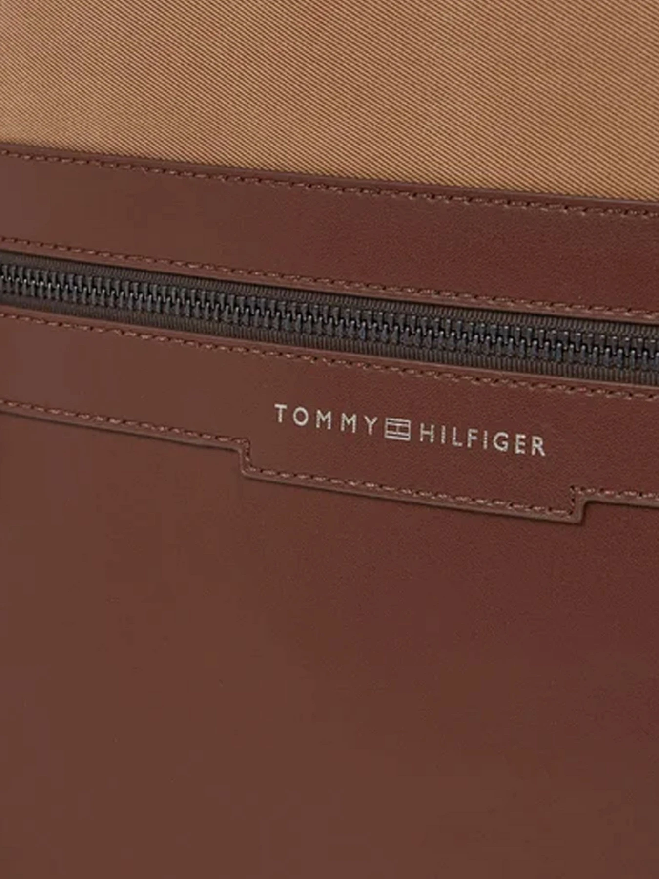 Рюкзаки Tommy Hilfiger модель AM0AM12228-GWJ Рюкзаки Tommy Hilfiger модель AM0AM12228-GWJ Фото