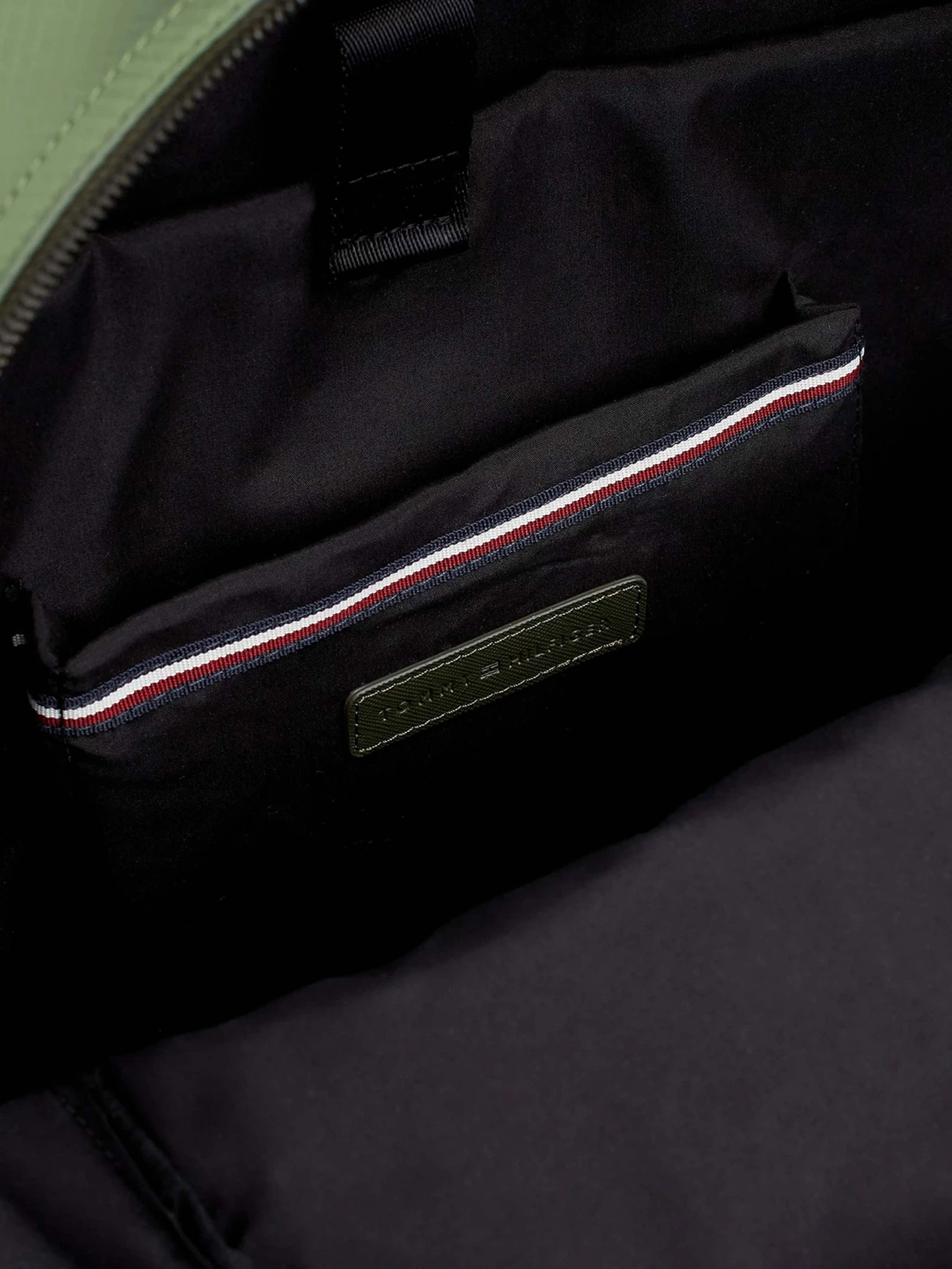 Рюкзаки Tommy Hilfiger модель AM0AM12237-MRK Рюкзаки Tommy Hilfiger модель AM0AM12237-MRK Фото