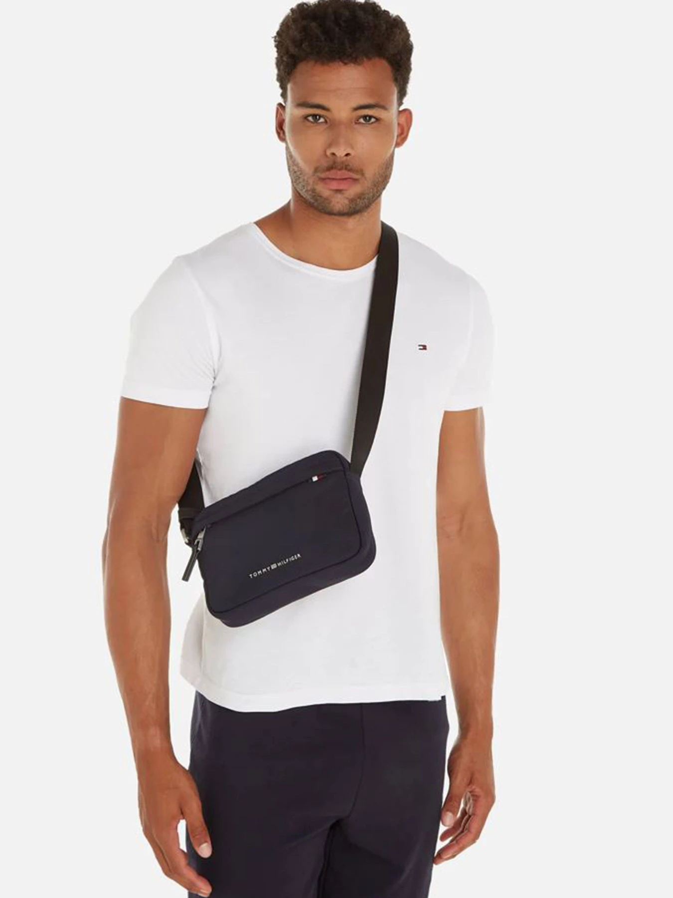 Сумки Tommy Hilfiger модель AM0AM12575-DW6 Сумки Tommy Hilfiger модель AM0AM12575-DW6 Фото