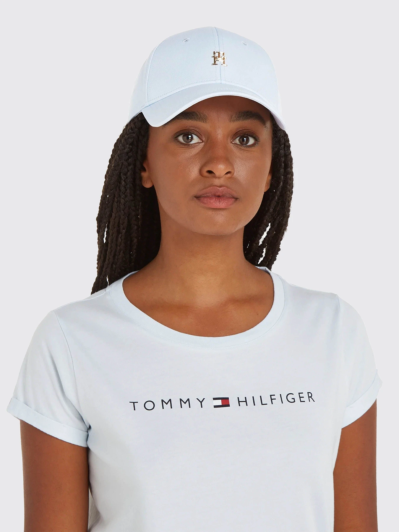 Шапки и кепки Tommy Hilfiger модель AW0AW15772-C1O Шапки и кепки Tommy Hilfiger модель AW0AW15772-C1O Фото