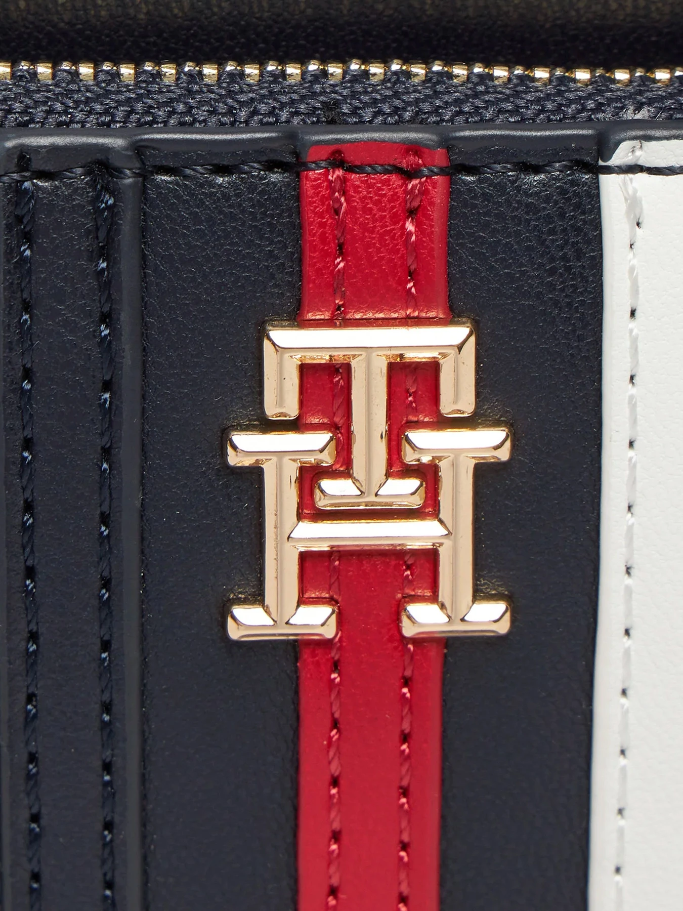 Сумки Tommy Hilfiger модель AW0AW16106-DW6 Сумки Tommy Hilfiger модель AW0AW16106-DW6 Фото