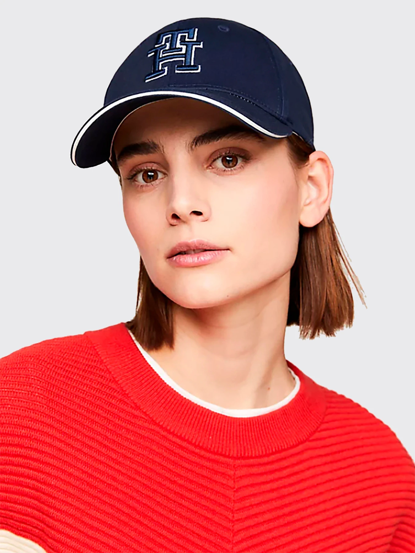 Шапки и кепки Tommy Hilfiger модель AW0AW16177-DW6 Шапки и кепки Tommy Hilfiger модель AW0AW16177-DW6 Фото
