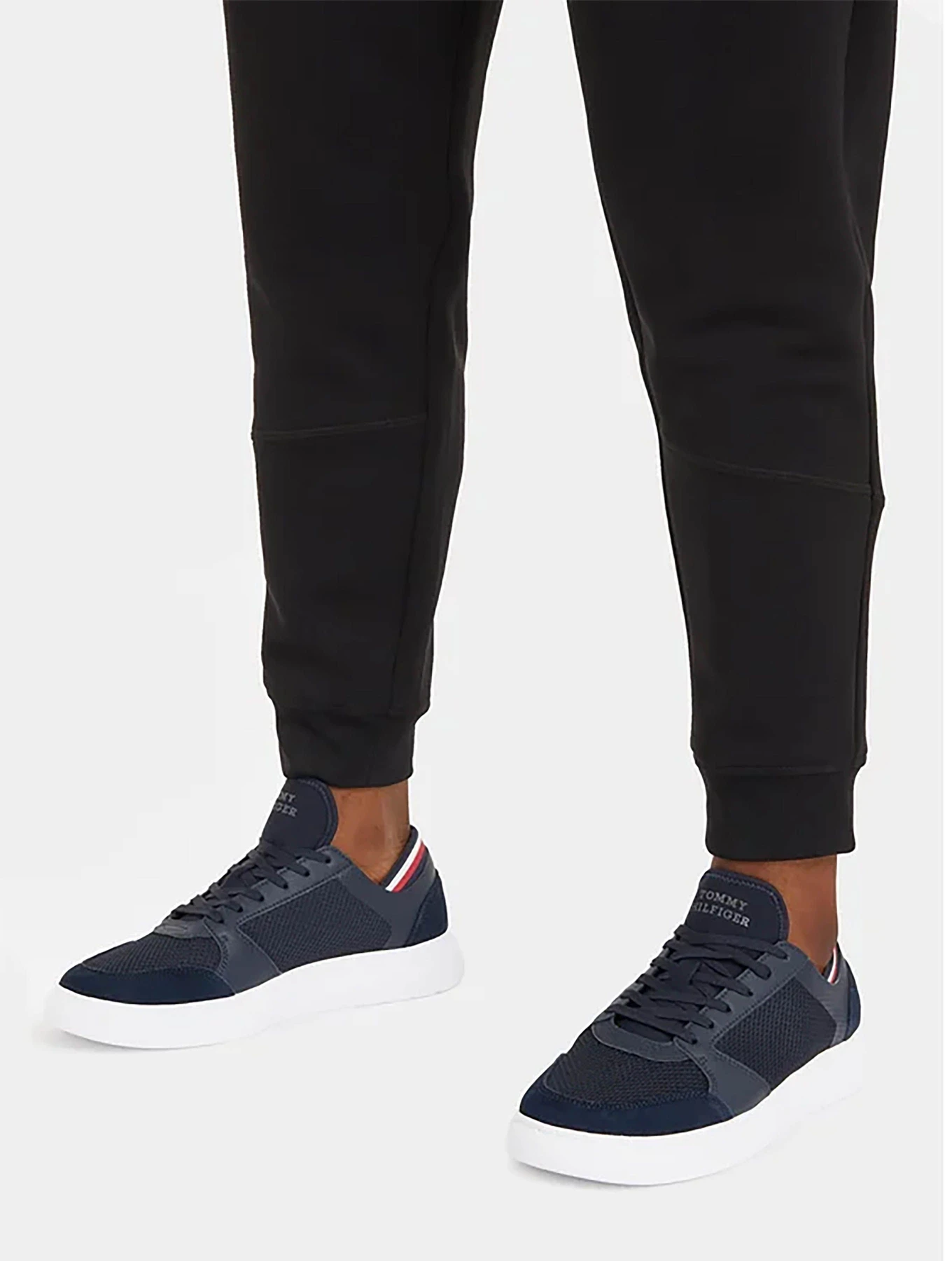 Кроссовки Tommy Hilfiger модель FM0FM04961-DW5 Кроссовки Tommy Hilfiger модель FM0FM04961-DW5 Фото