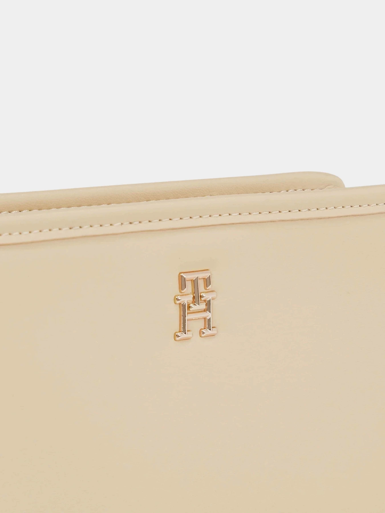 Сумки Tommy Hilfiger модель AW0AW16163-ACR Фото