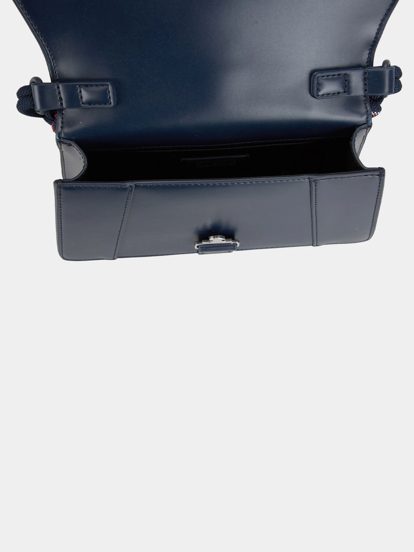 Сумки Tommy Hilfiger модель AW0AW15952-C1G Сумки Tommy Hilfiger модель AW0AW15952-C1G Фото