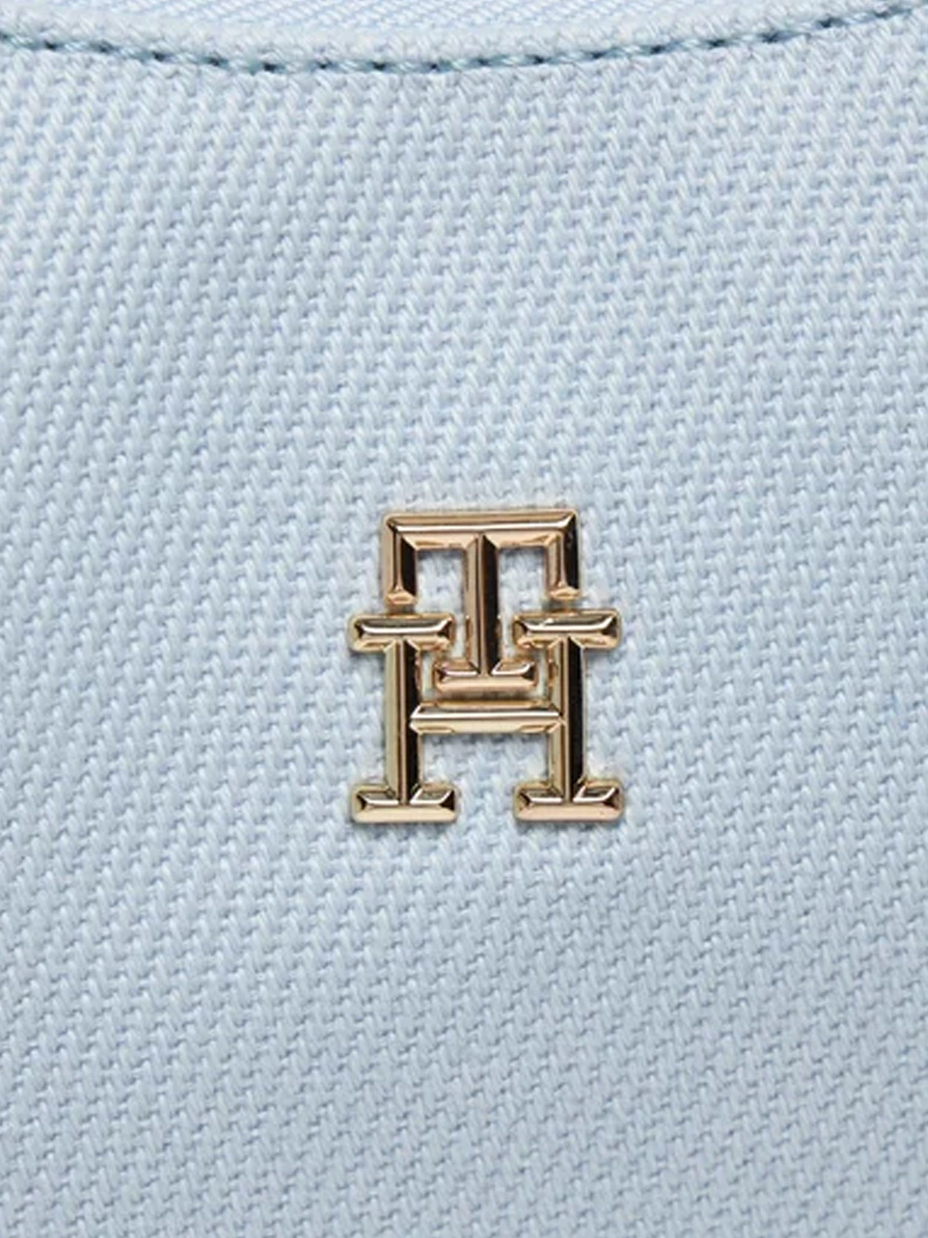Сумки Tommy Hilfiger модель AW0AW16111-C1O Сумки Tommy Hilfiger модель AW0AW16111-C1O Фото