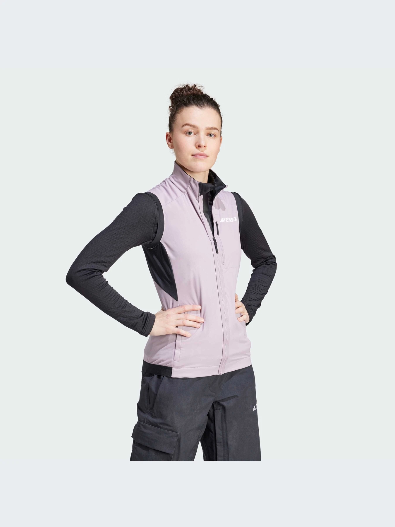 Куртки и дубленки Adidas модель IN2855-KZ Куртки и дубленки Adidas модель IN2855-KZ Фото