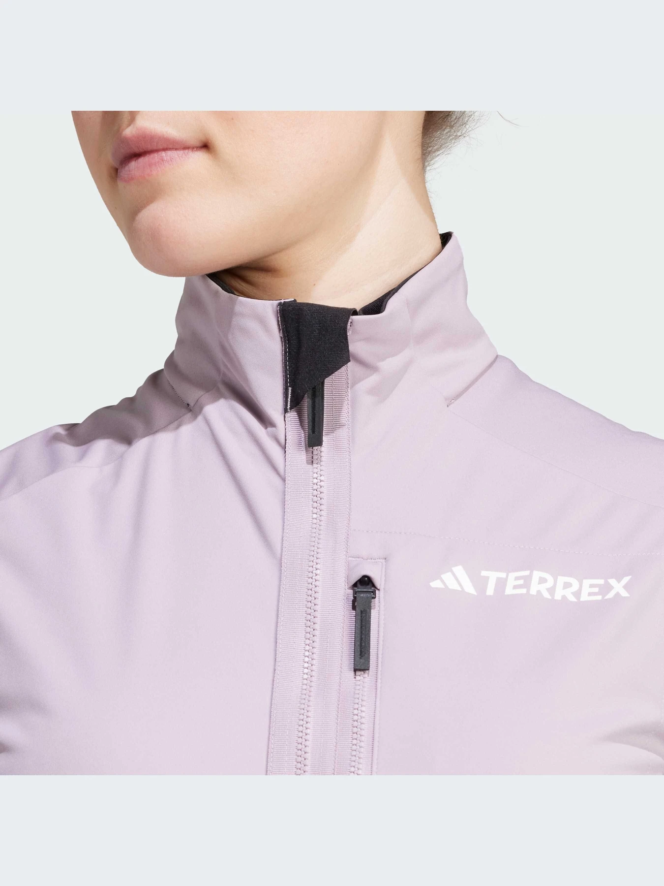 Куртки и дубленки Adidas модель IN2855-KZ Куртки и дубленки Adidas модель IN2855-KZ Фото
