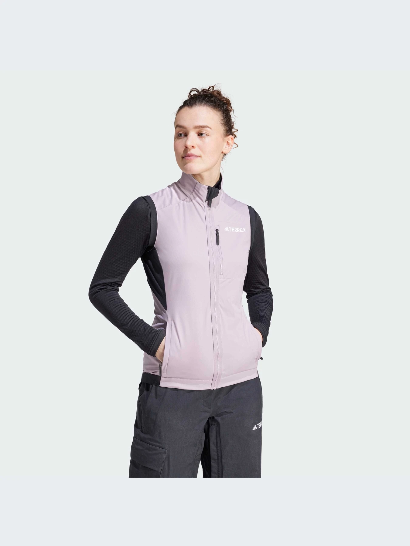 Куртки и дубленки Adidas модель IN2855-KZ Куртки и дубленки Adidas модель IN2855-KZ Фото