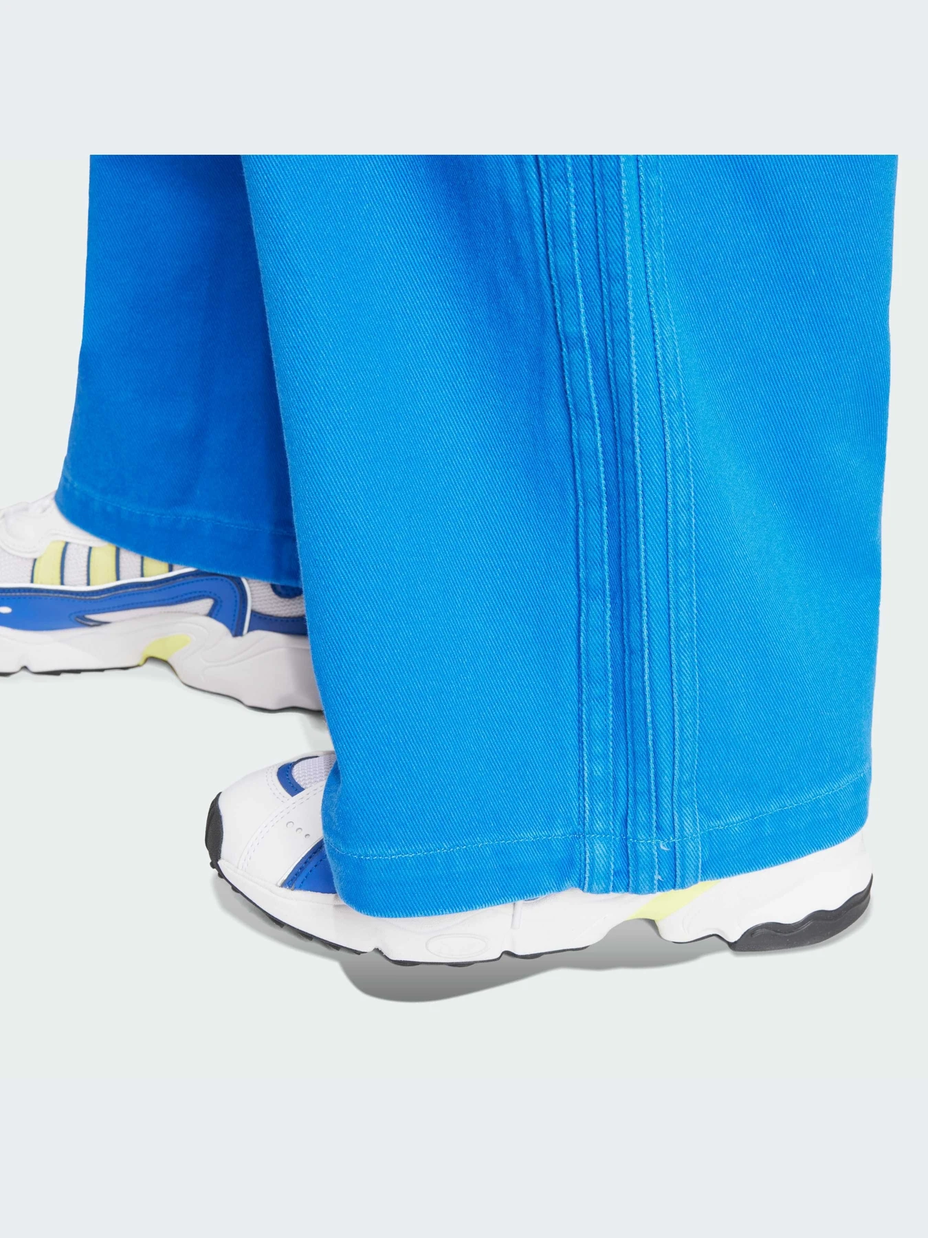 Джинсы Adidas 3 Stripes модель IU2455-KZ Джинсы Adidas 3 Stripes модель IU2455-KZ Фото