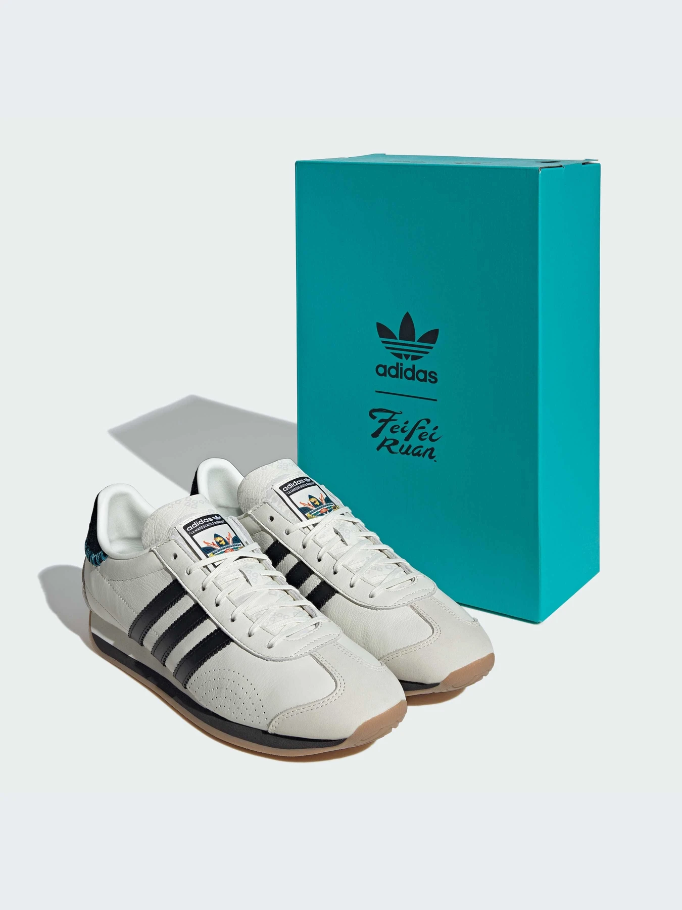 Кроссовки Adidas модель ID1142-KZ Кроссовки Adidas модель ID1142-KZ Фото