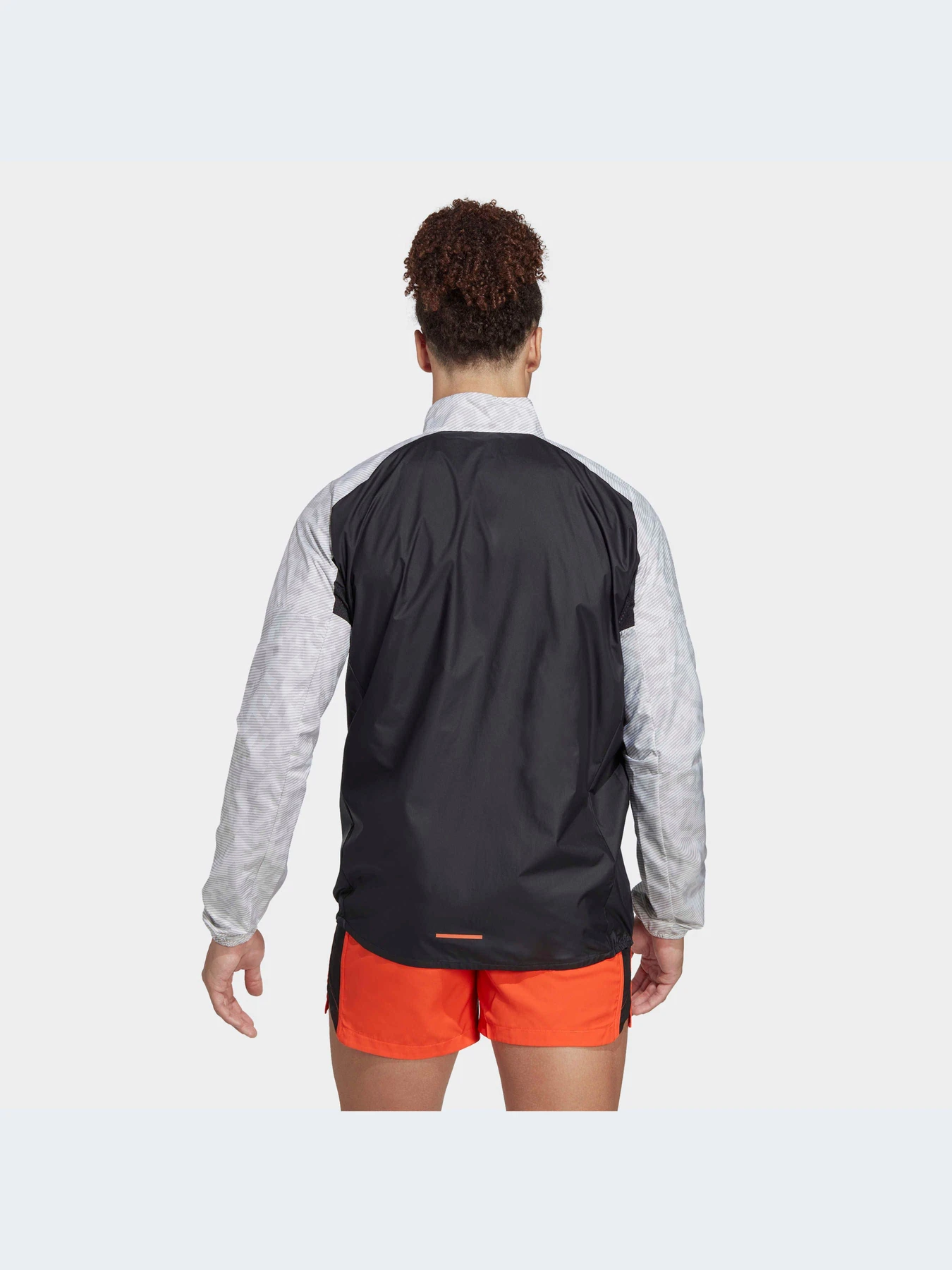 Куртки и дубленки Adidas модель HZ1299-KZ Куртки и дубленки Adidas модель HZ1299-KZ Фото
