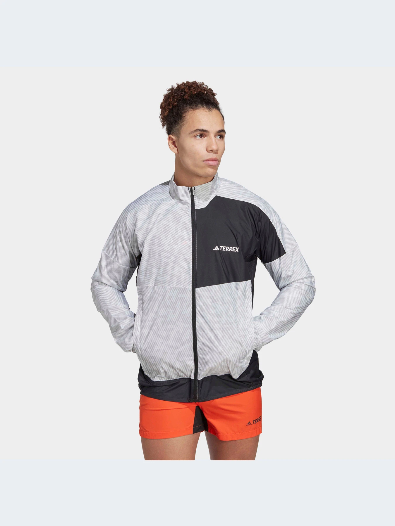 Куртки и дубленки Adidas модель HZ1299-KZ Куртки и дубленки Adidas модель HZ1299-KZ Фото