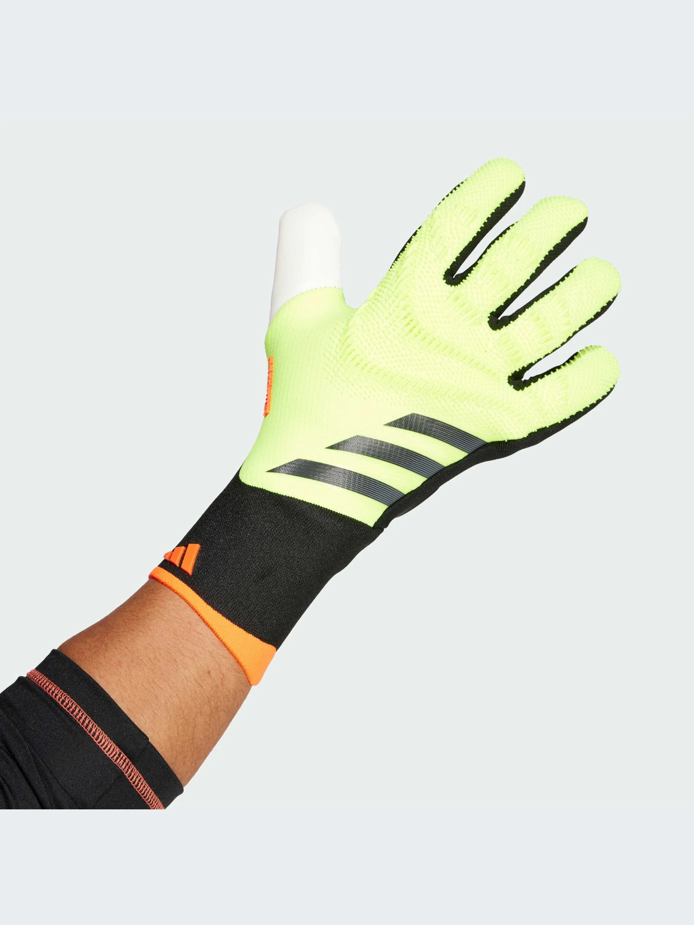 Перчатки для спорта Adidas модель IQ4032-KZ Перчатки для спорта Adidas модель IQ4032-KZ Фото