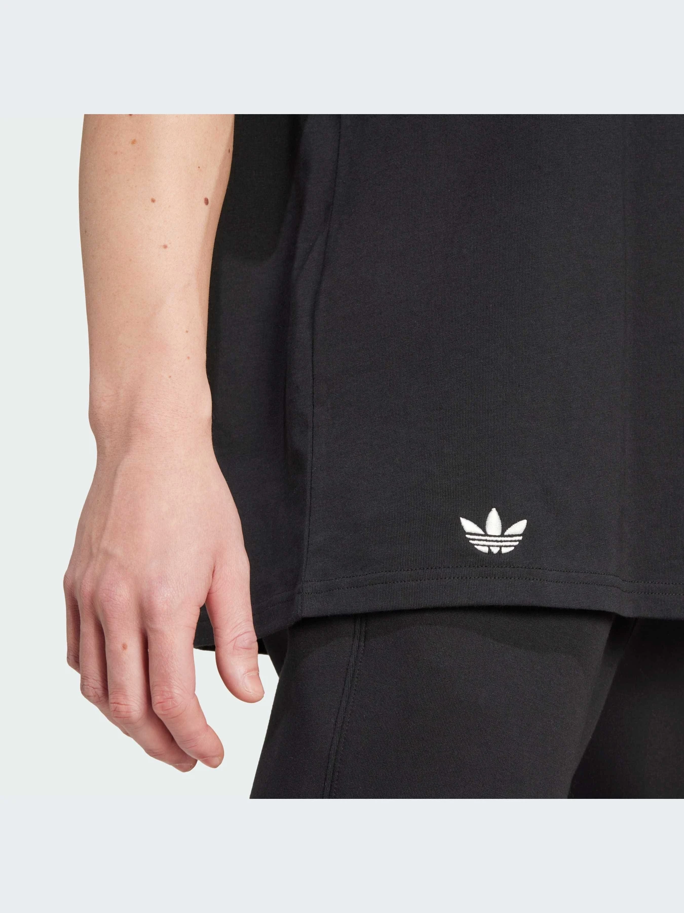 Футболки и поло Adidas Adicolor модель IW0972-KZ Футболки и поло Adidas Adicolor модель IW0972-KZ Фото
