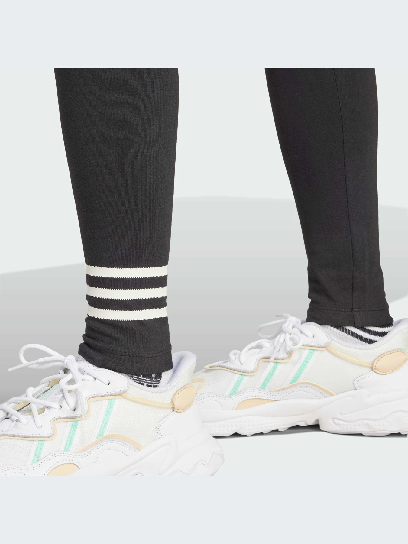 Брюки Adidas модель IW5611-KZ Брюки Adidas модель IW5611-KZ Фото