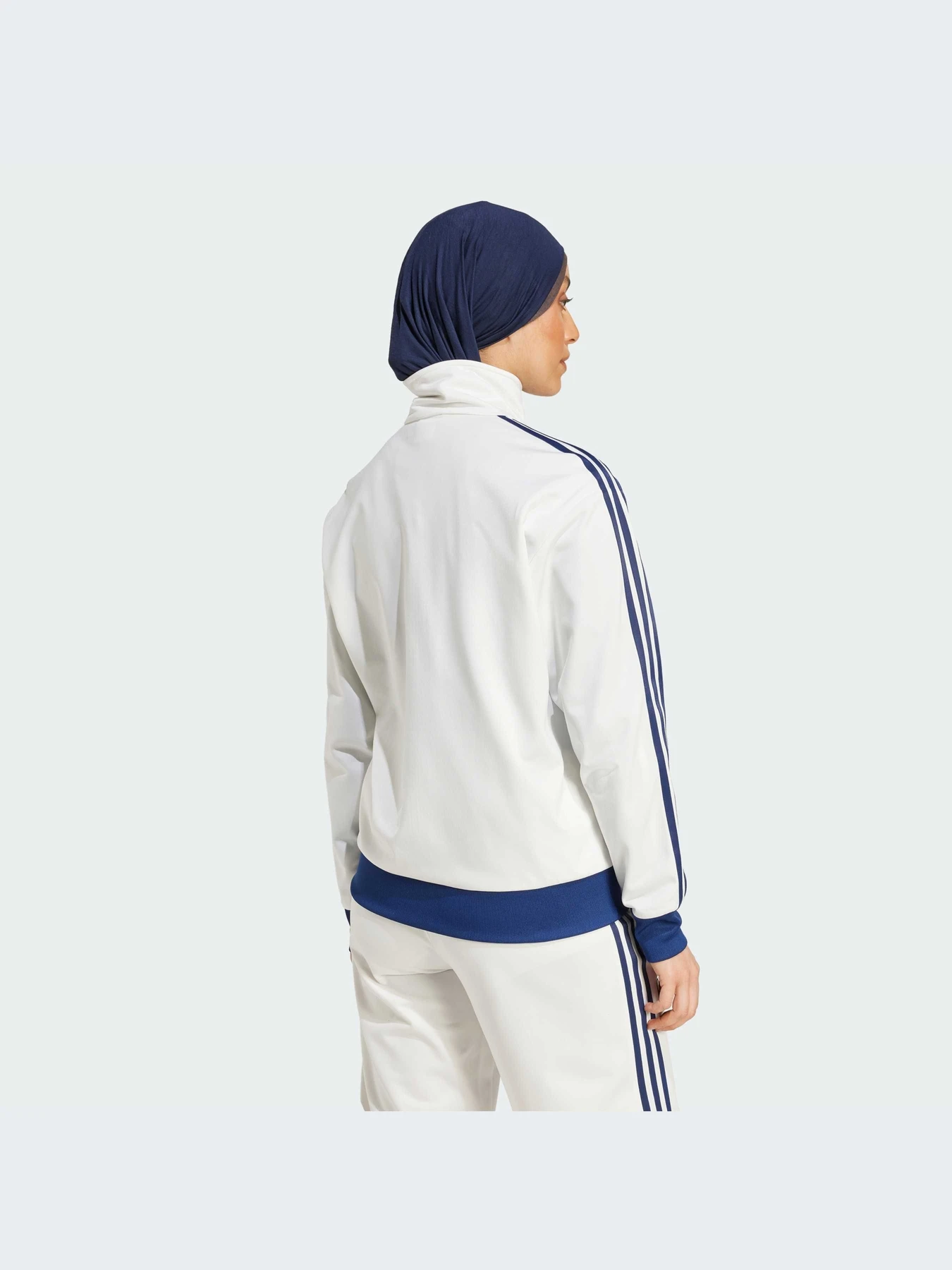 Худи и свитшоты Adidas модель IX3550-KZ Худи и свитшоты Adidas модель IX3550-KZ Фото