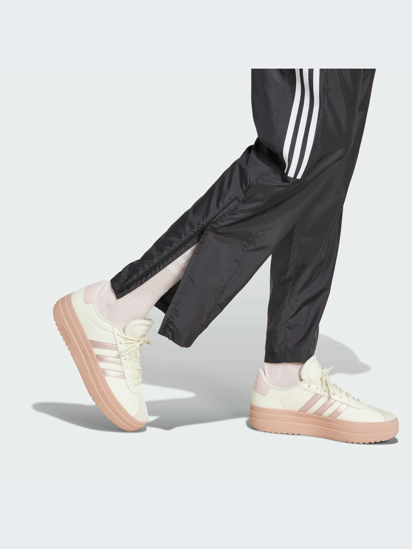 Брюки Adidas модель IX3515-KZ Брюки Adidas модель IX3515-KZ Фото