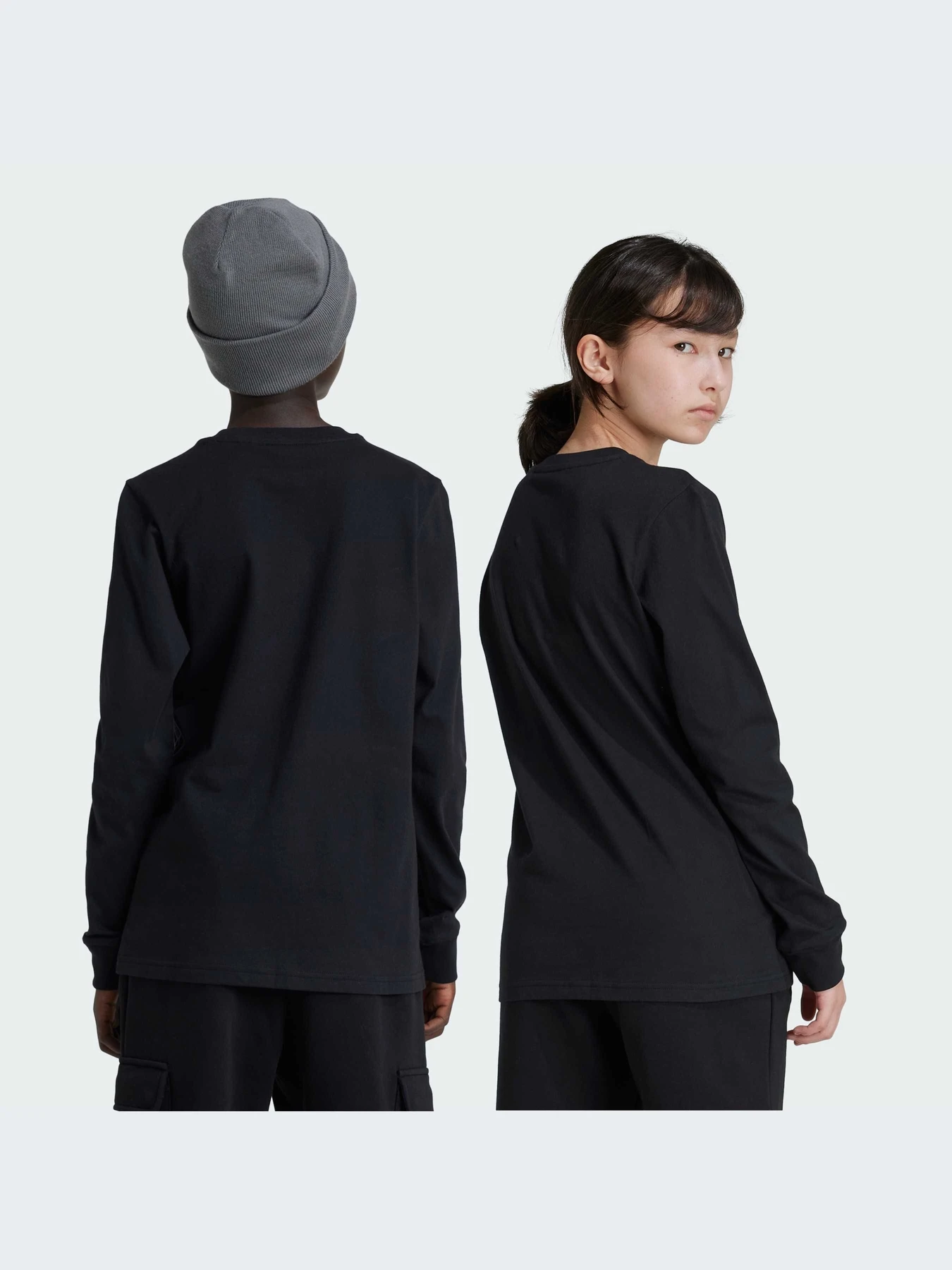 Худи и свитшоты Adidas Graphics модель IY5454-KZ Худи и свитшоты Adidas Graphics модель IY5454-KZ Фото