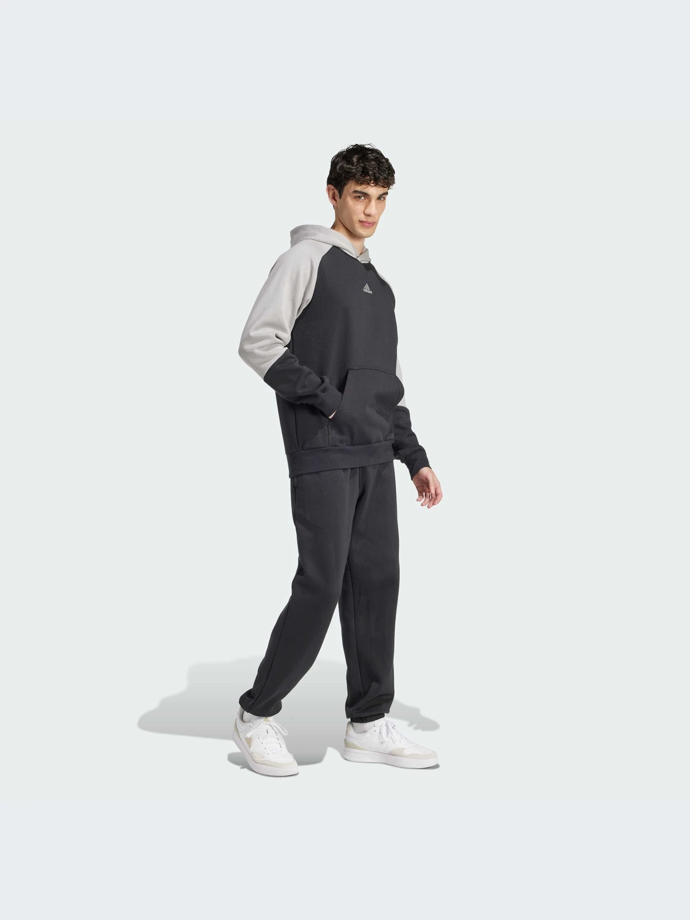 Костюмы Adidas модель IY0300-KZ Костюмы Adidas модель IY0300-KZ Фото