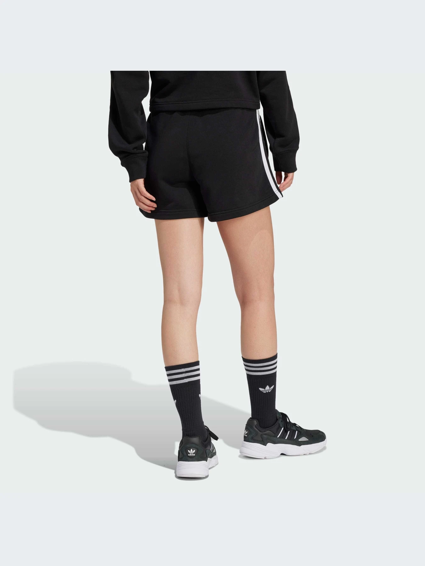 Шорты Adidas Adicolor модель IU2517-KZ Шорты Adidas Adicolor модель IU2517-KZ Фото