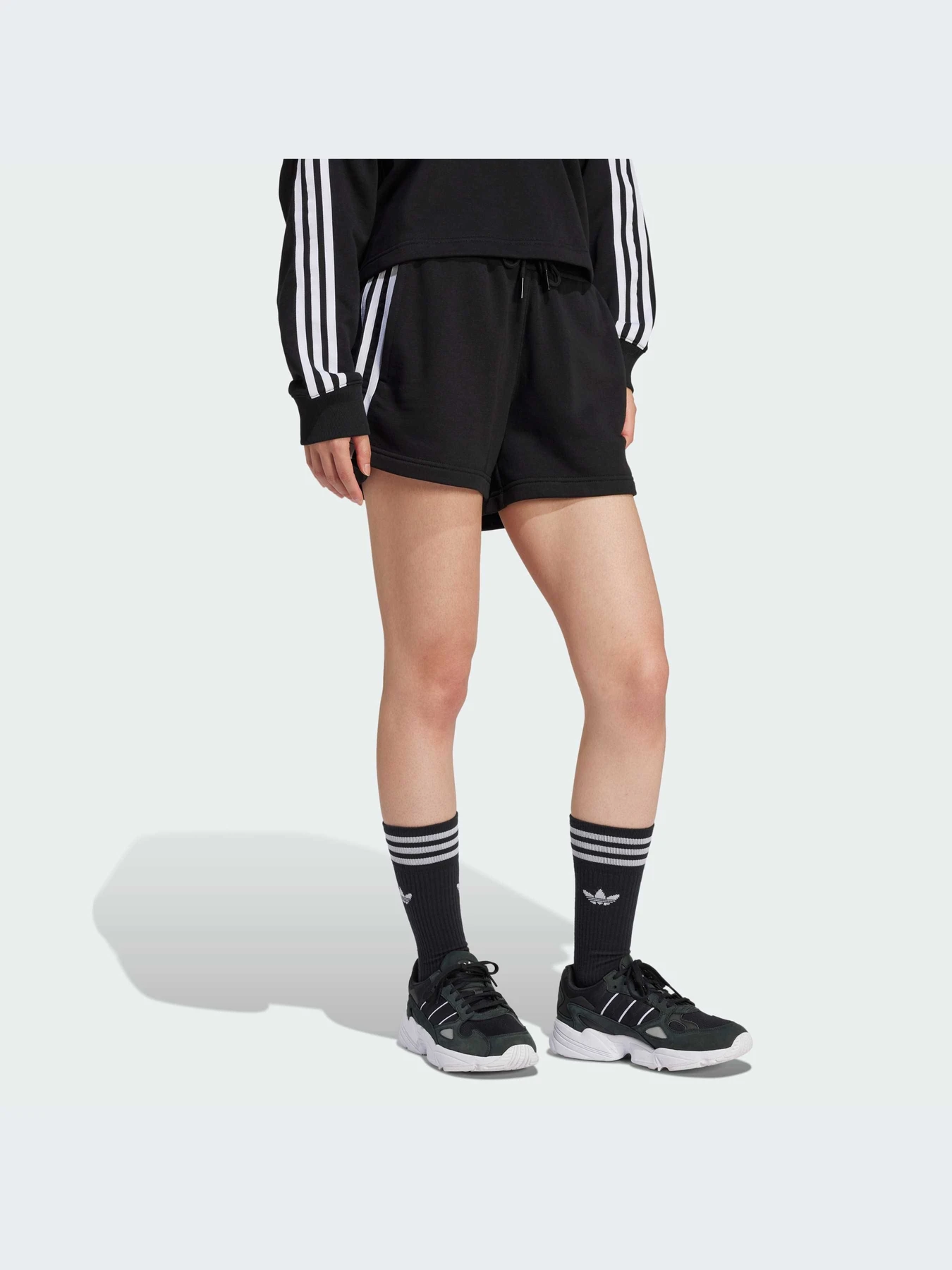 Шорты Adidas Adicolor модель IU2517-KZ Шорты Adidas Adicolor модель IU2517-KZ Фото