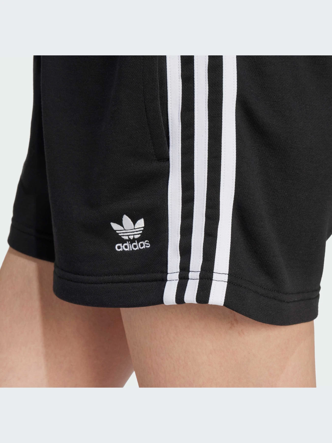 Шорты Adidas Adicolor модель IU2517-KZ Шорты Adidas Adicolor модель IU2517-KZ Фото
