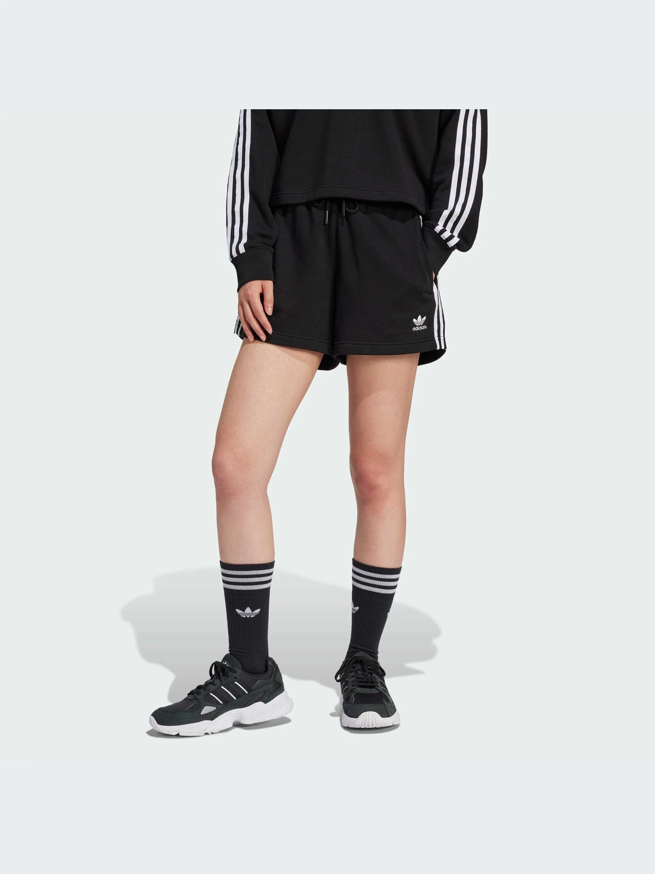 Шорты Adidas Adicolor модель IU2517-KZ Шорты Adidas Adicolor модель IU2517-KZ Фото