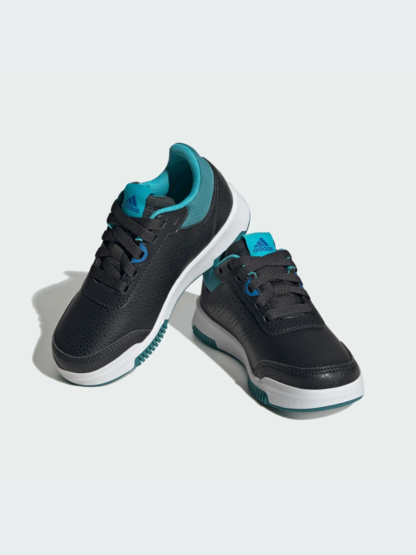 Кроссовки Adidas модель ID2300-KZ Кроссовки Adidas модель ID2300-KZ Фото