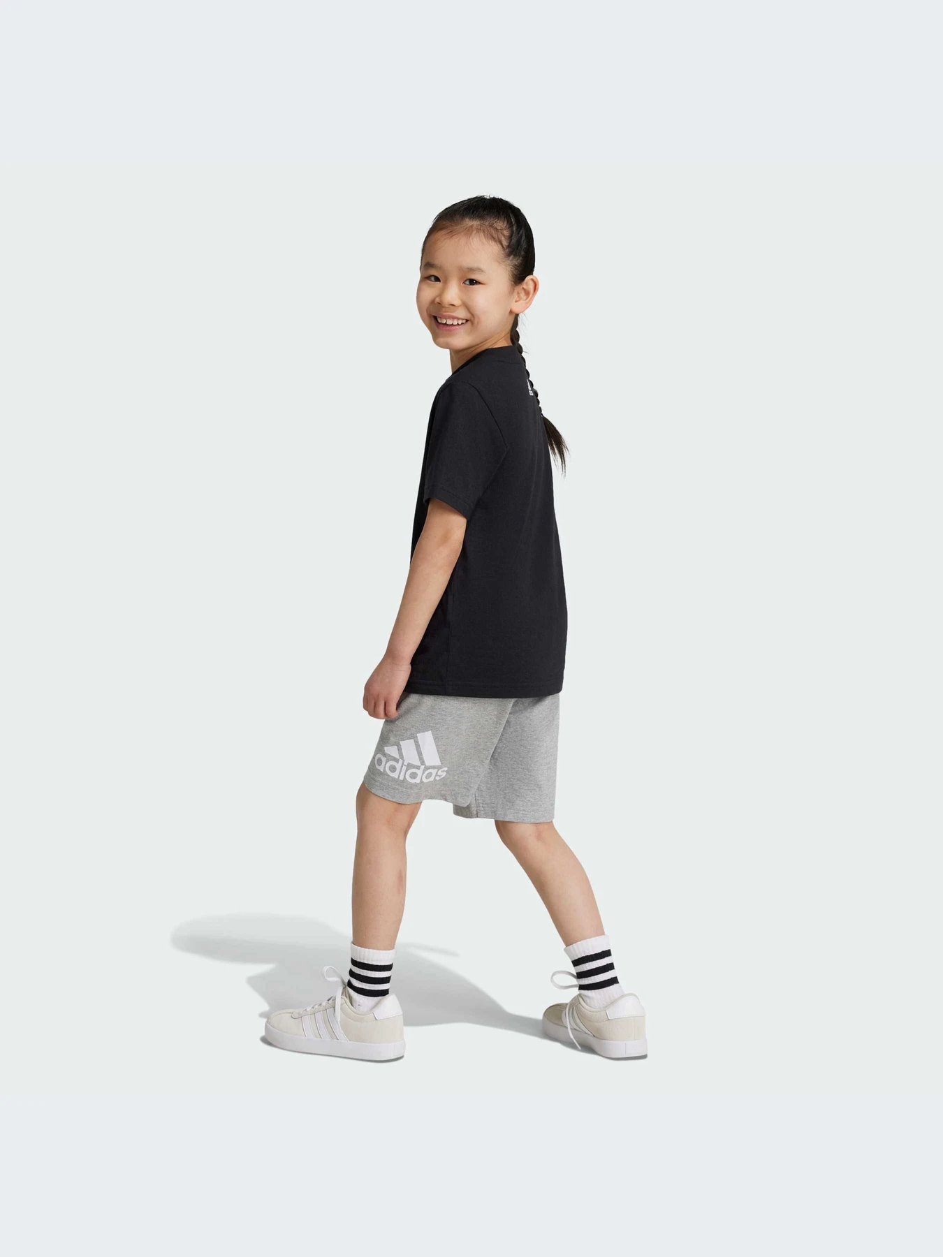 Костюмы Adidas модель IX7325-KZ Костюмы Adidas модель IX7325-KZ Фото