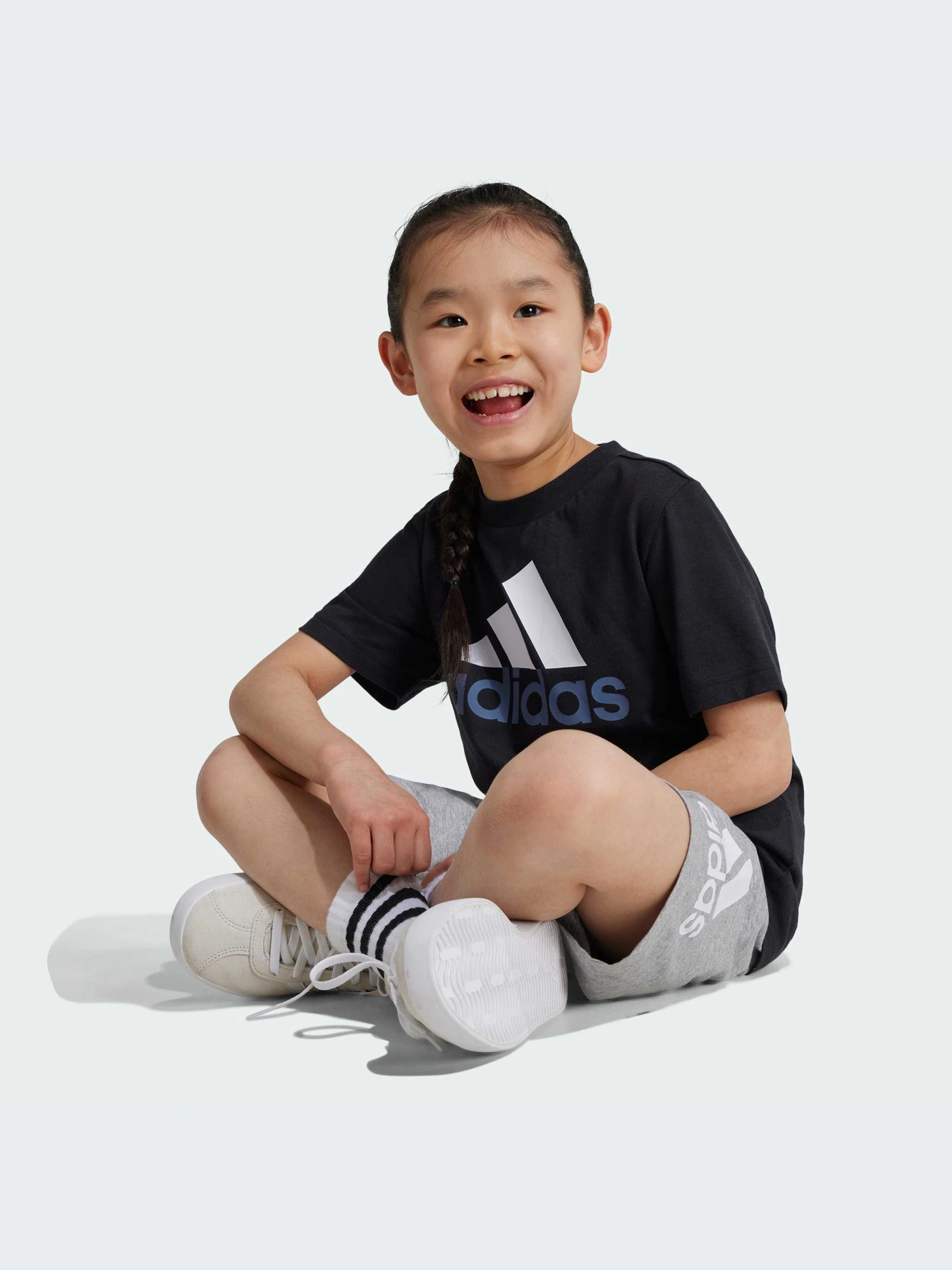Костюмы Adidas модель IX7325-KZ Костюмы Adidas модель IX7325-KZ Фото
