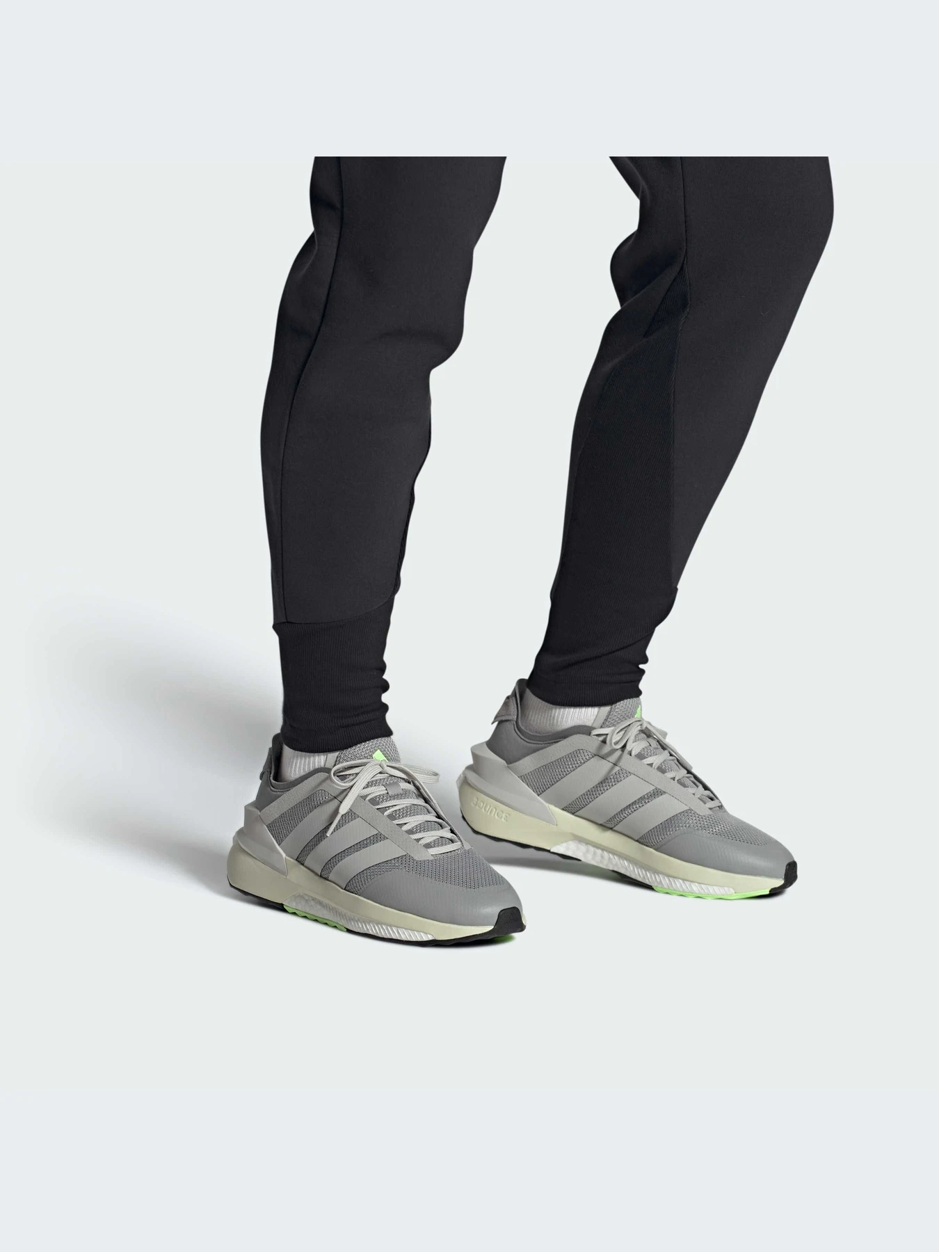 Кроссовки Adidas AVRYN модель IE2640-KZ Кроссовки Adidas AVRYN модель IE2640-KZ Фото