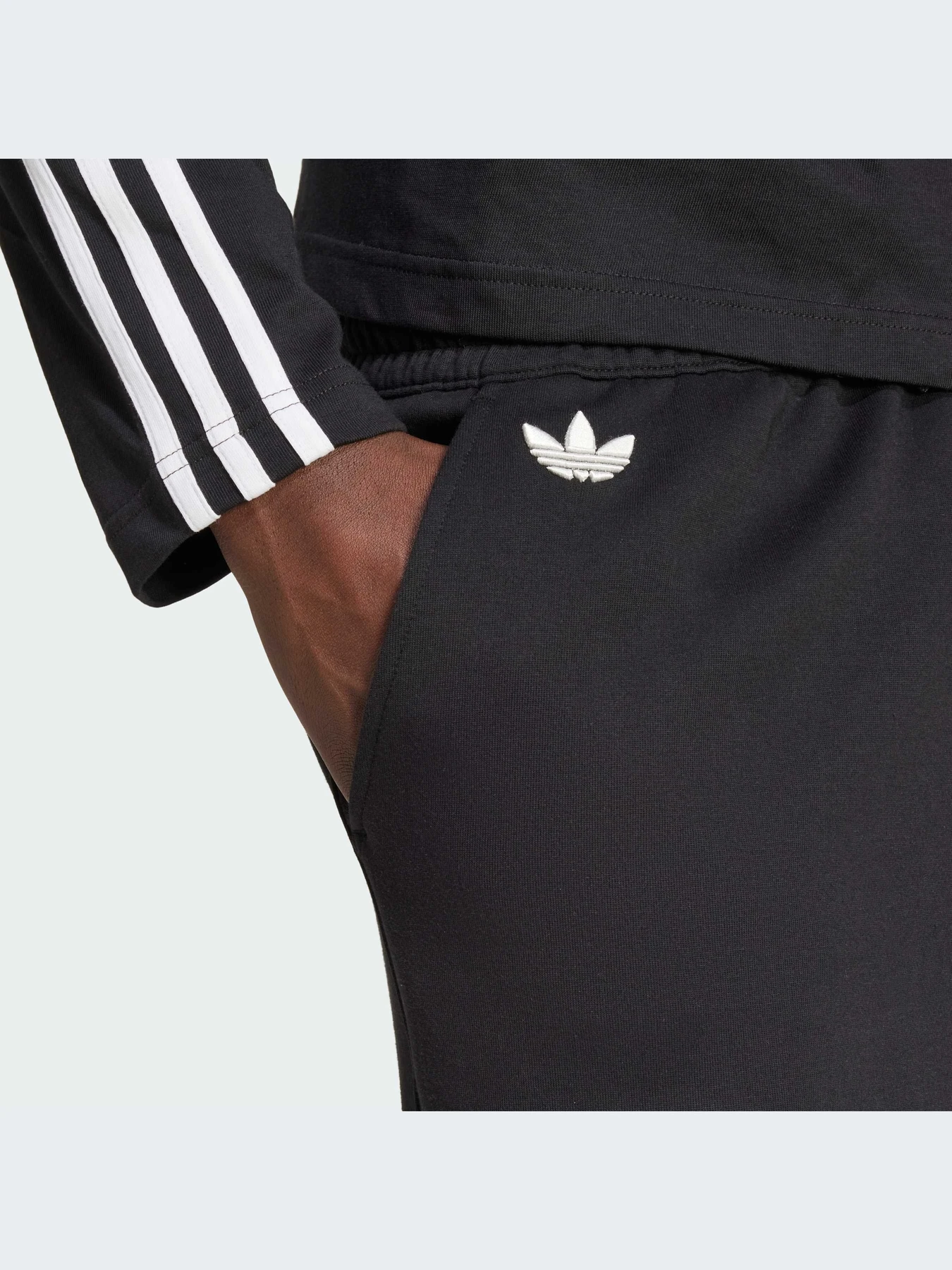Шорты Adidas Adicolor модель IW0974-KZ Шорты Adidas Adicolor модель IW0974-KZ Фото