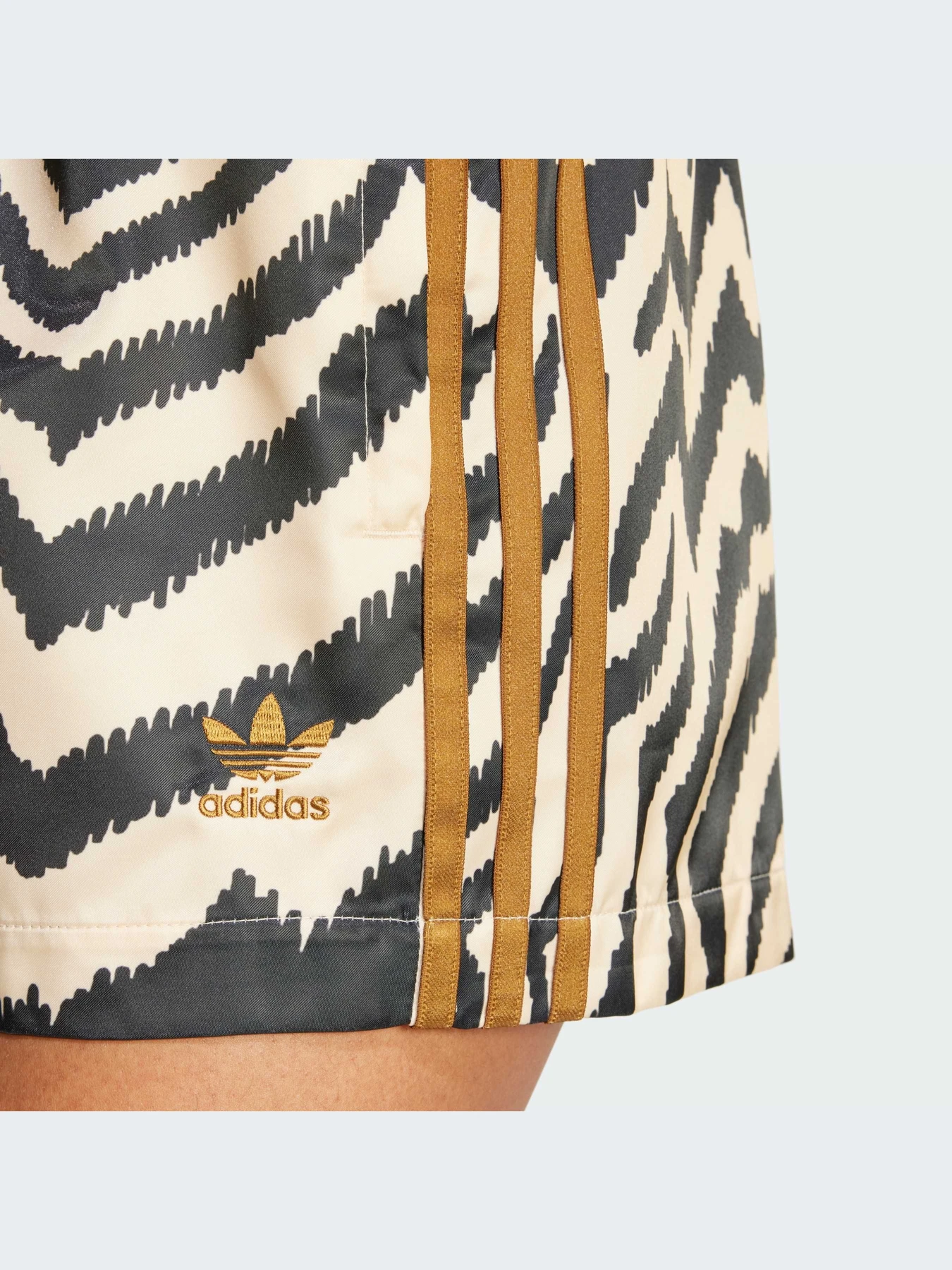 Шорты Adidas модель IW0790-KZ Шорты Adidas модель IW0790-KZ Фото